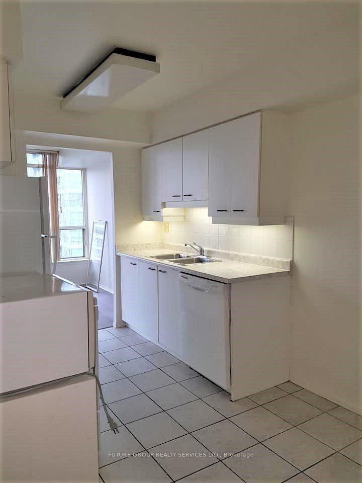 55 Elm Drive W 1008 Property Photo 3