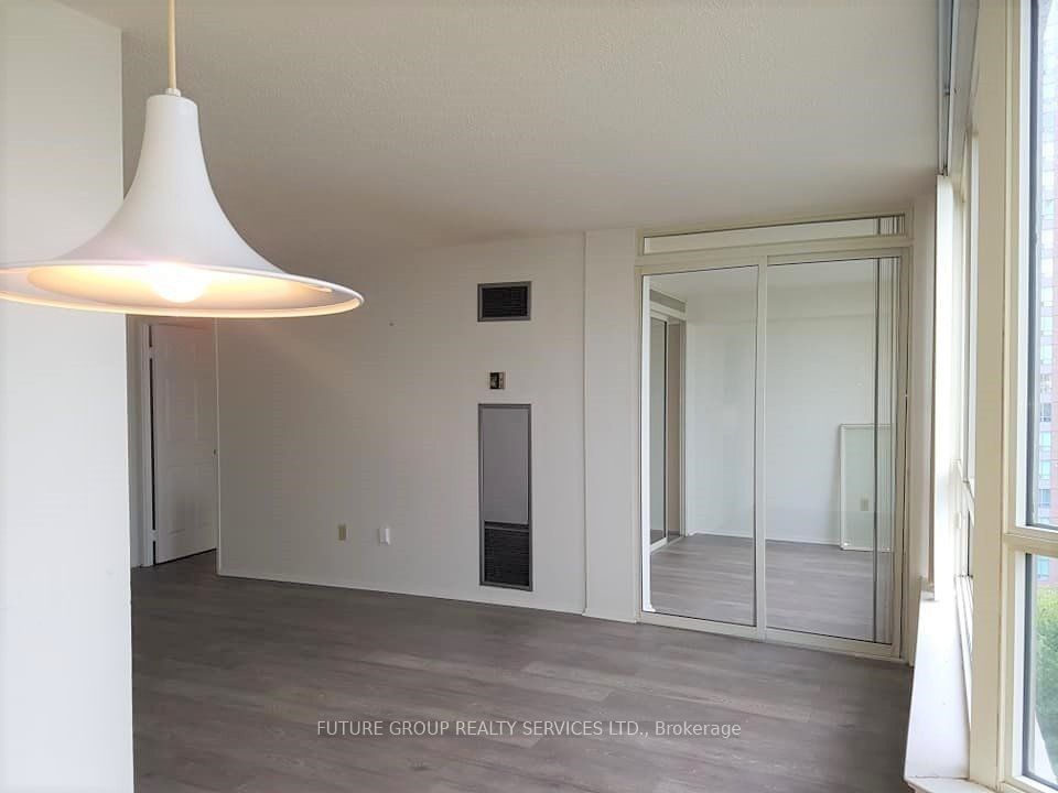 55 Elm Drive W 1008 Property Photo 6