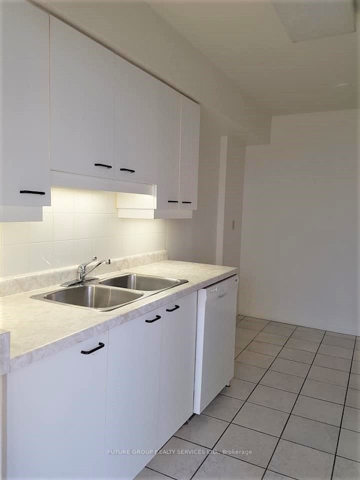 55 Elm Drive W 1008 Property Photo 8