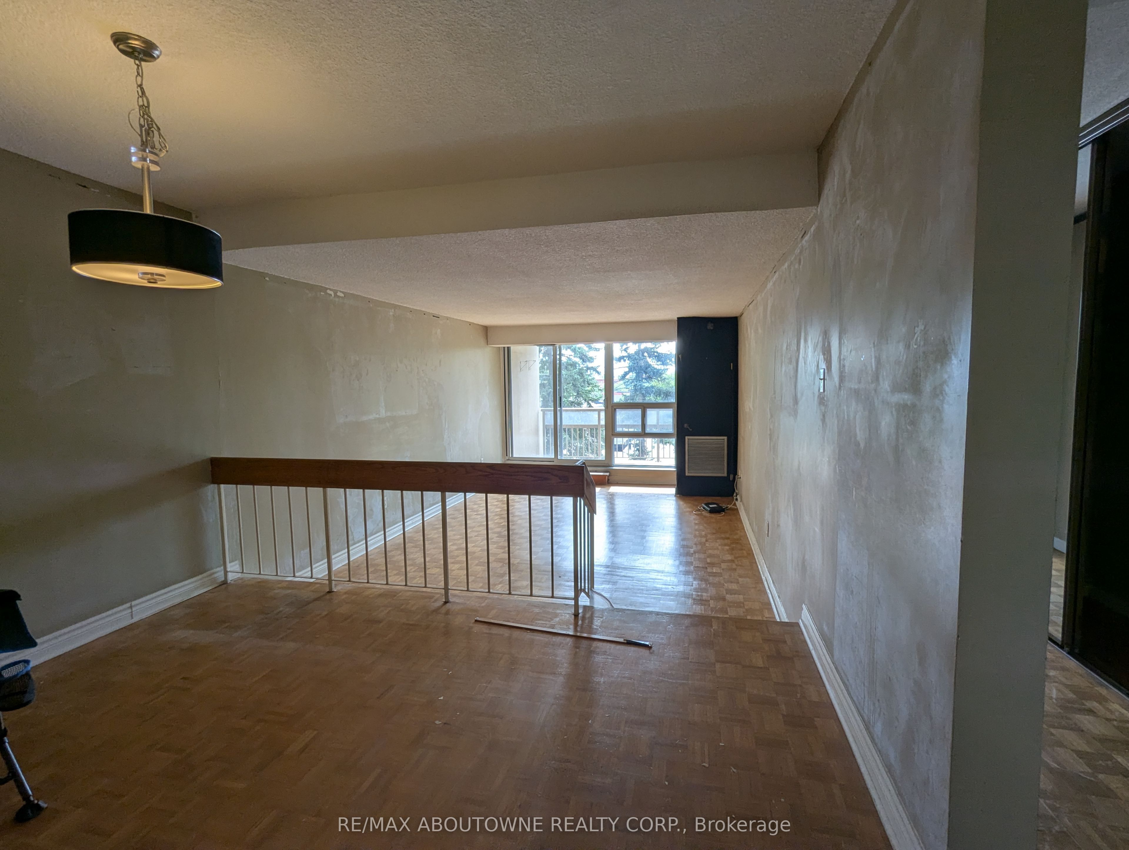 1359 White Oaks Boulevard 306 Property Photo 8