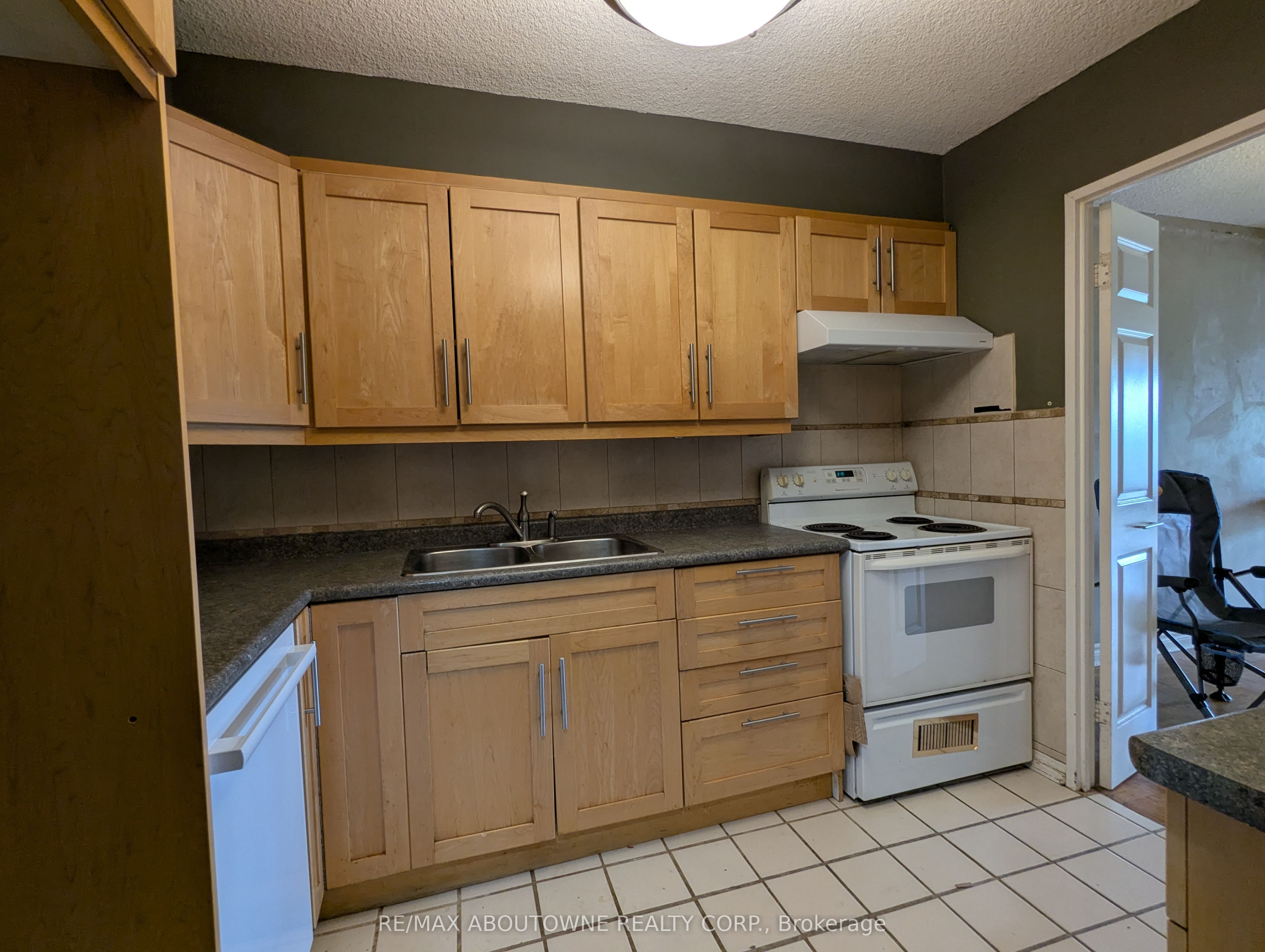 1359 White Oaks Boulevard 306 Property Photo 9