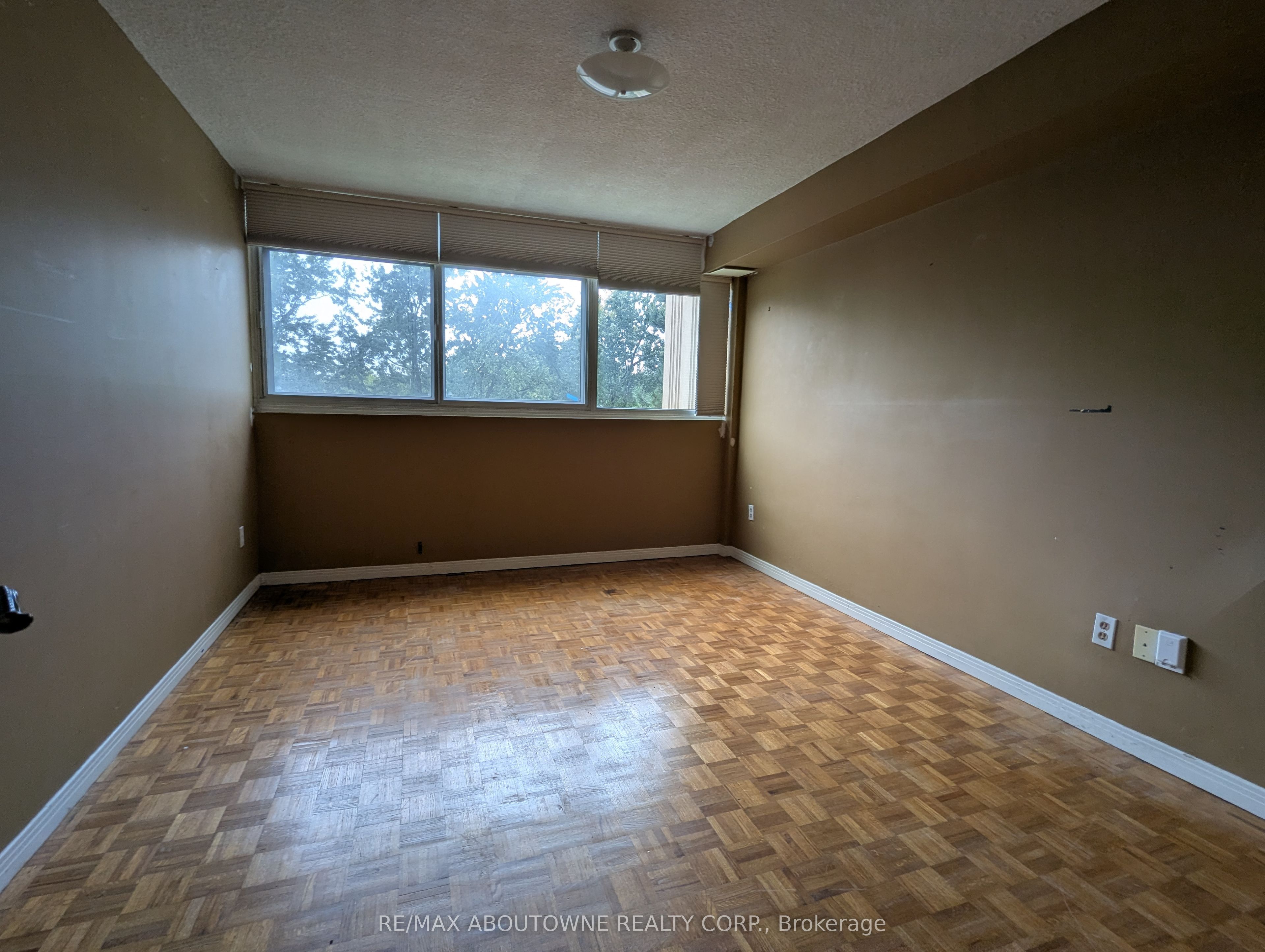 1359 White Oaks Boulevard 306 Property Photo 13