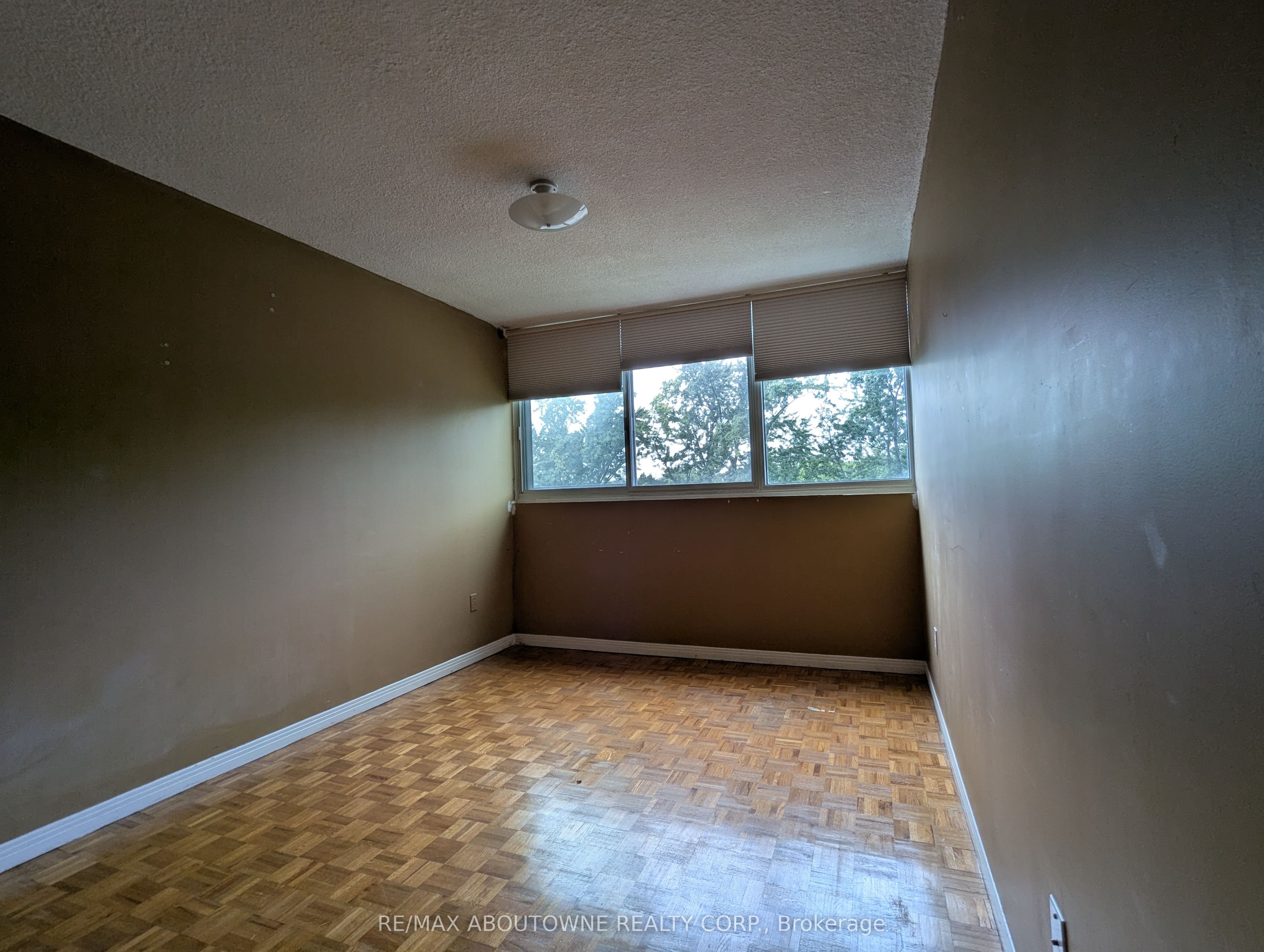 1359 White Oaks Boulevard 306 Property Photo 16