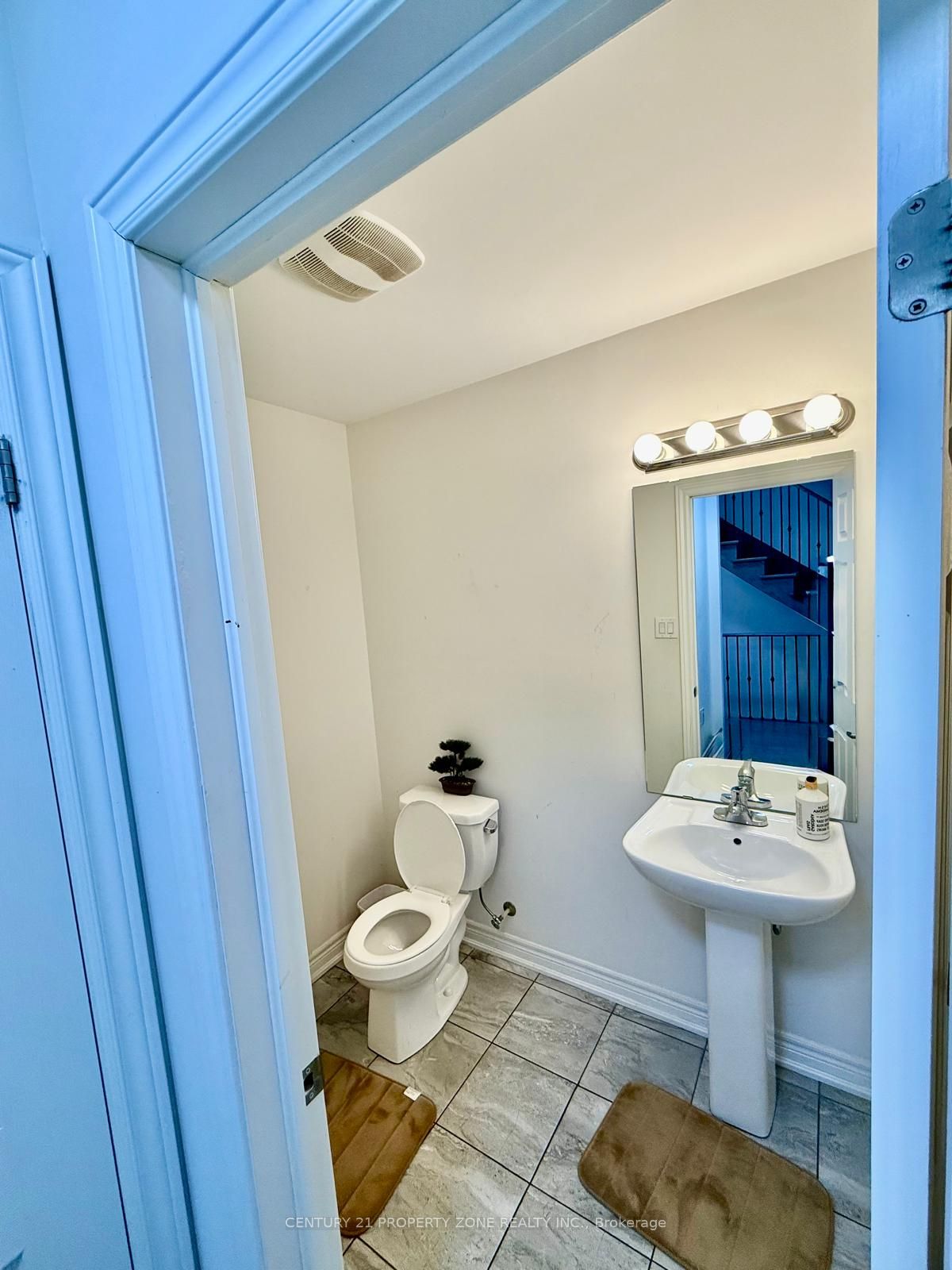31 Hashmi Place Main/upper Property Photo 7
