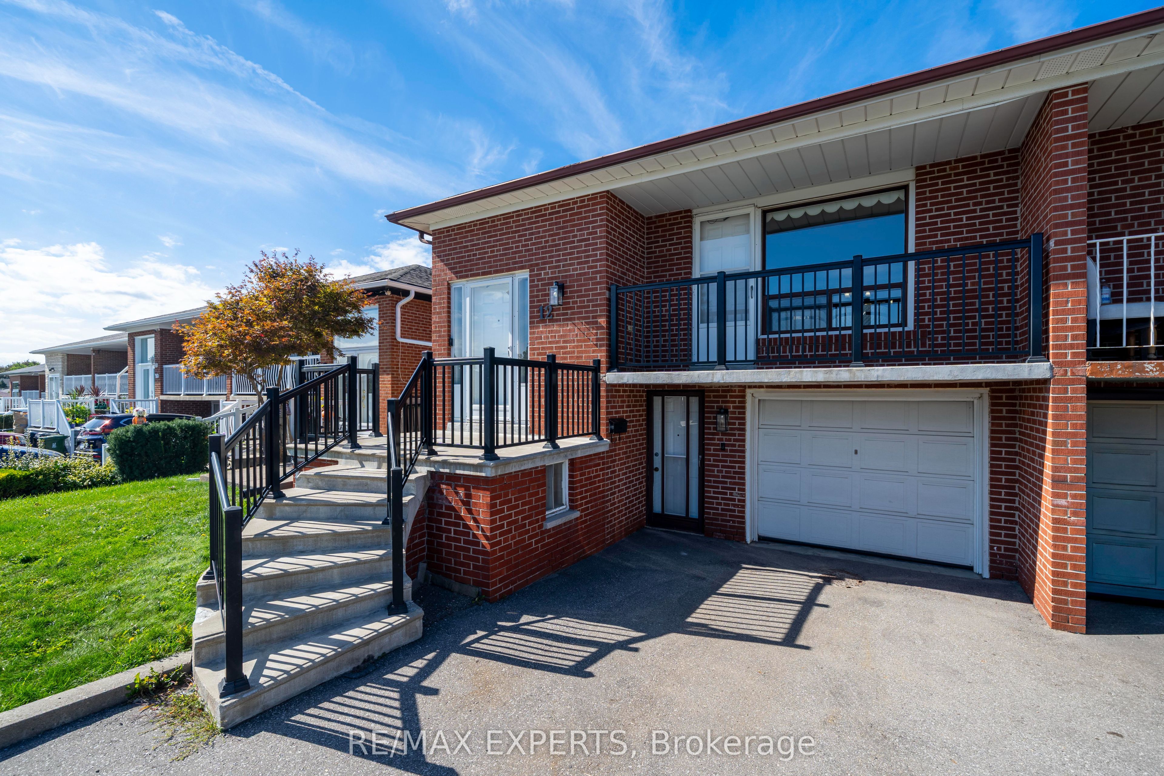 12 Paradelle Crescent