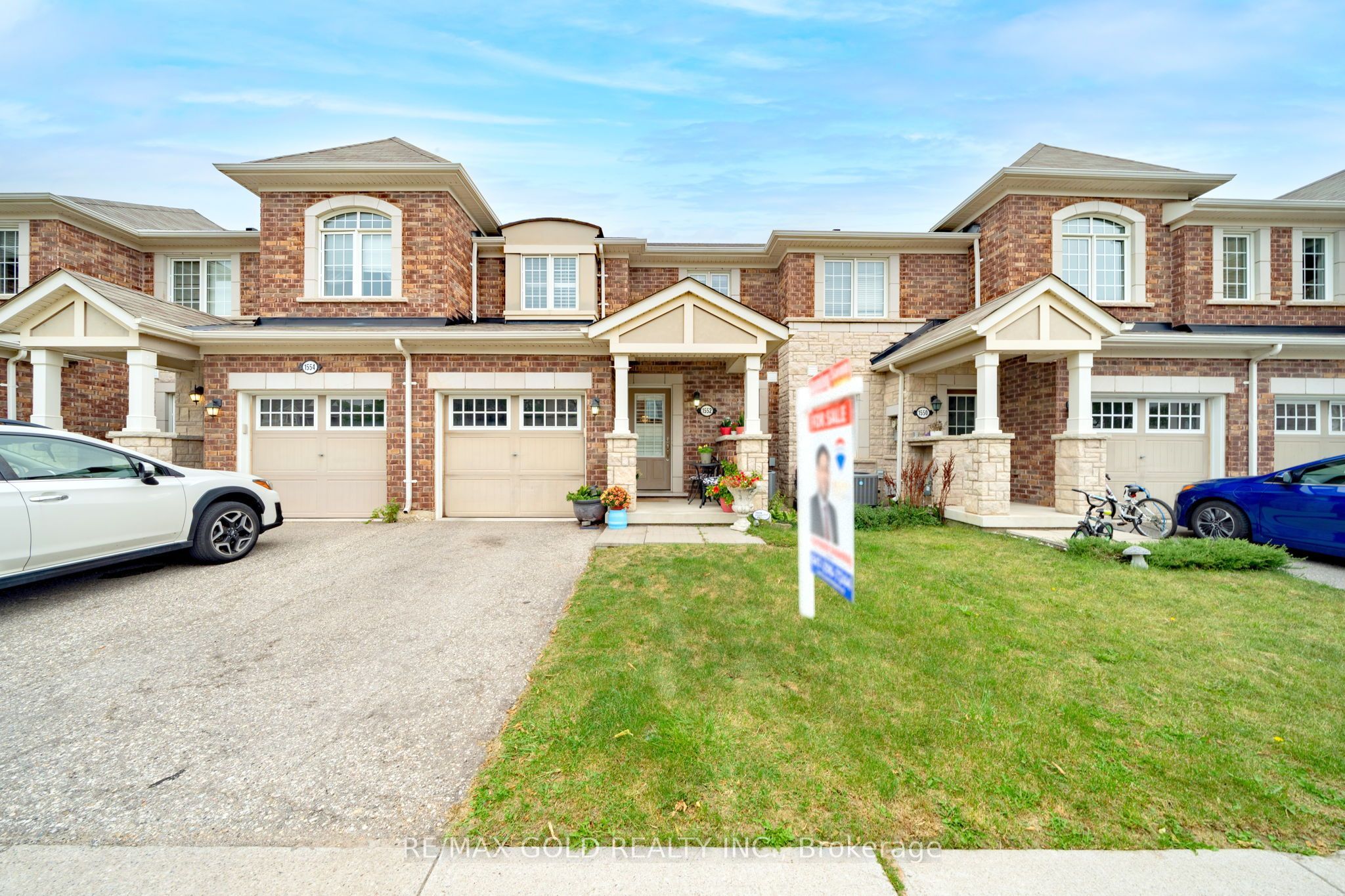 1552 GAINER Crescent Property Photo 1