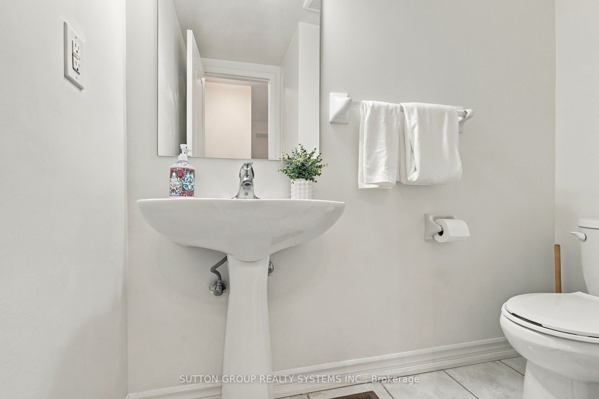 120 Tarragona Boulevard Property Photo 17