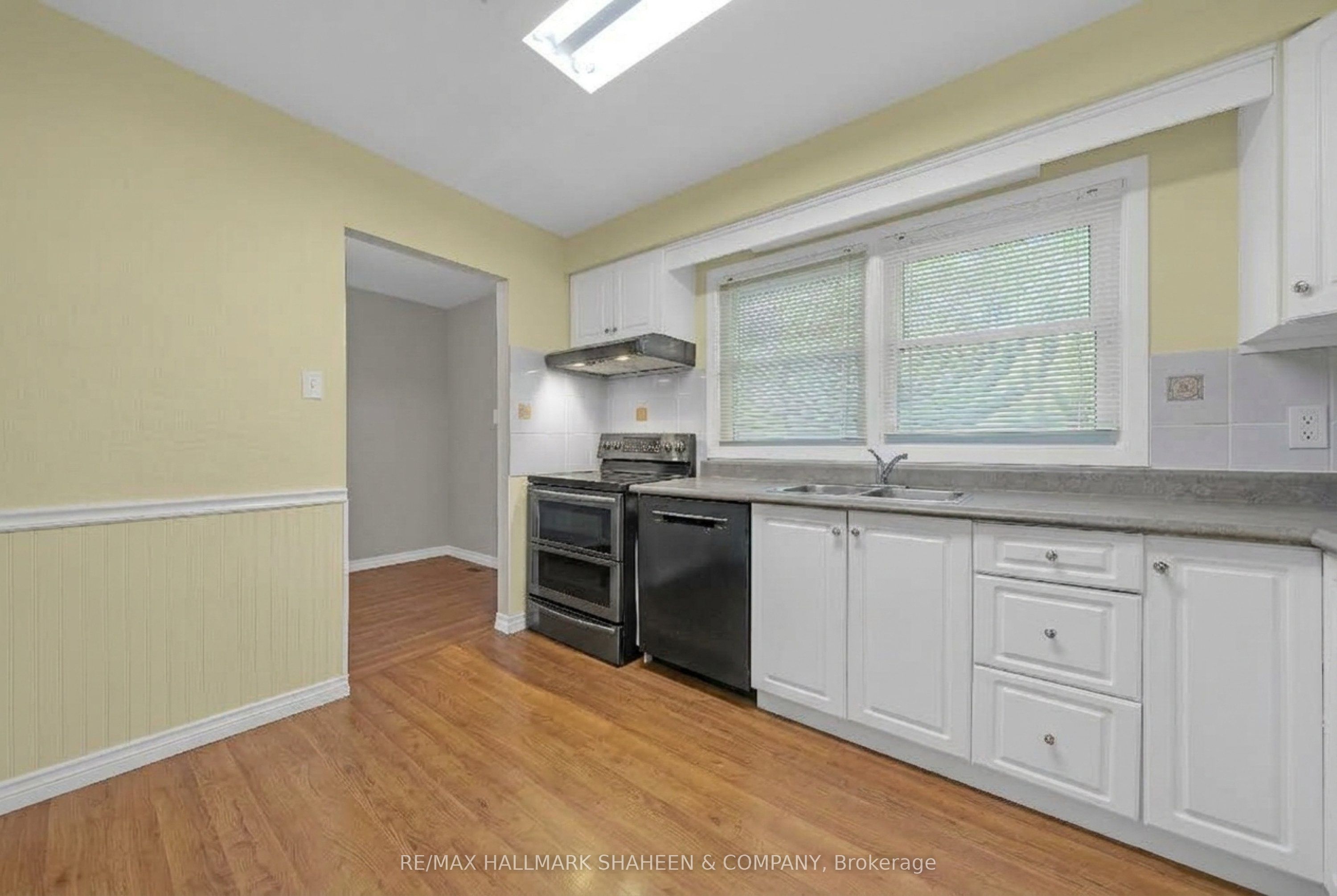 2238 Upper Middle Road 4 Property Photo 7