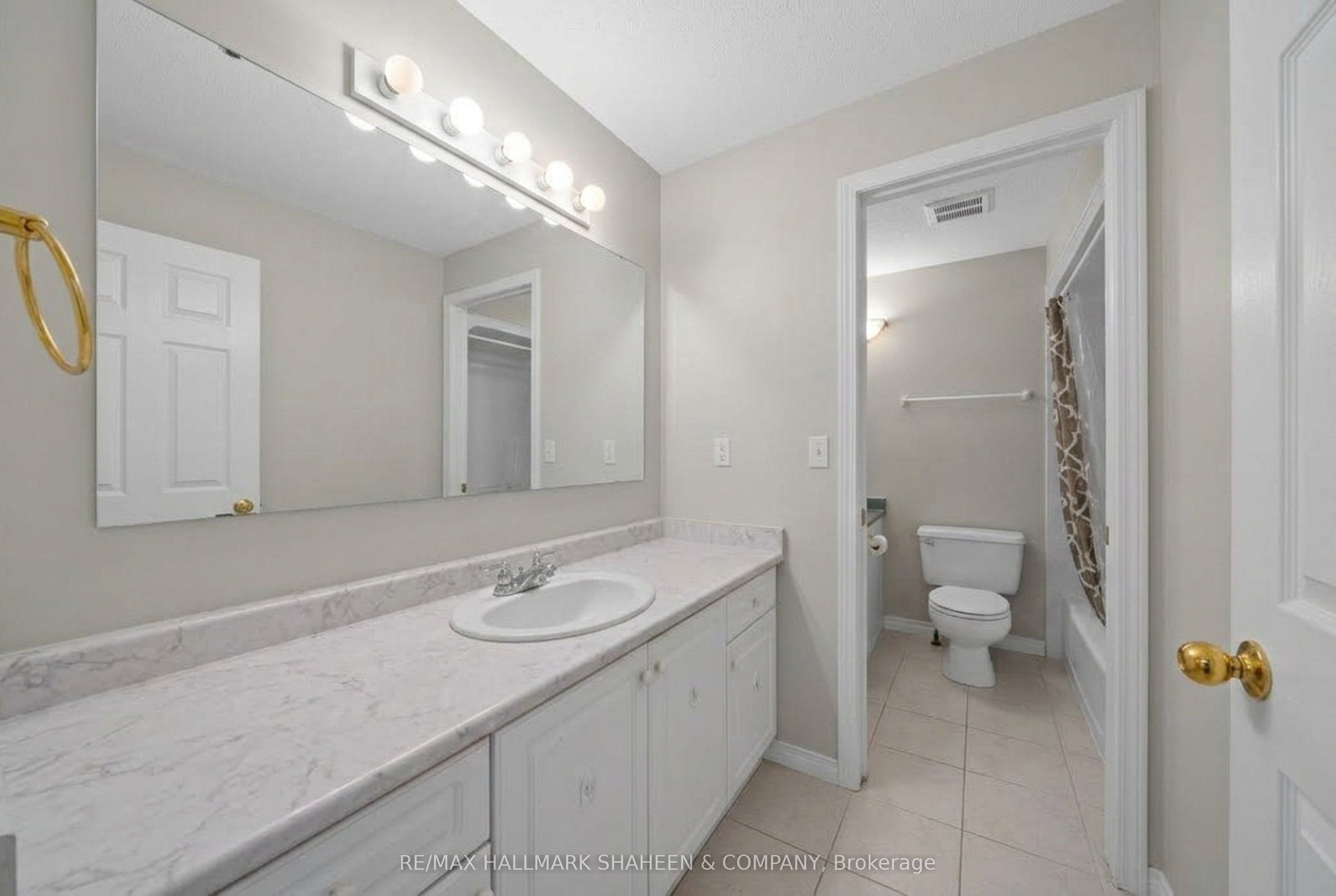 2238 Upper Middle Road 4 Property Photo 25