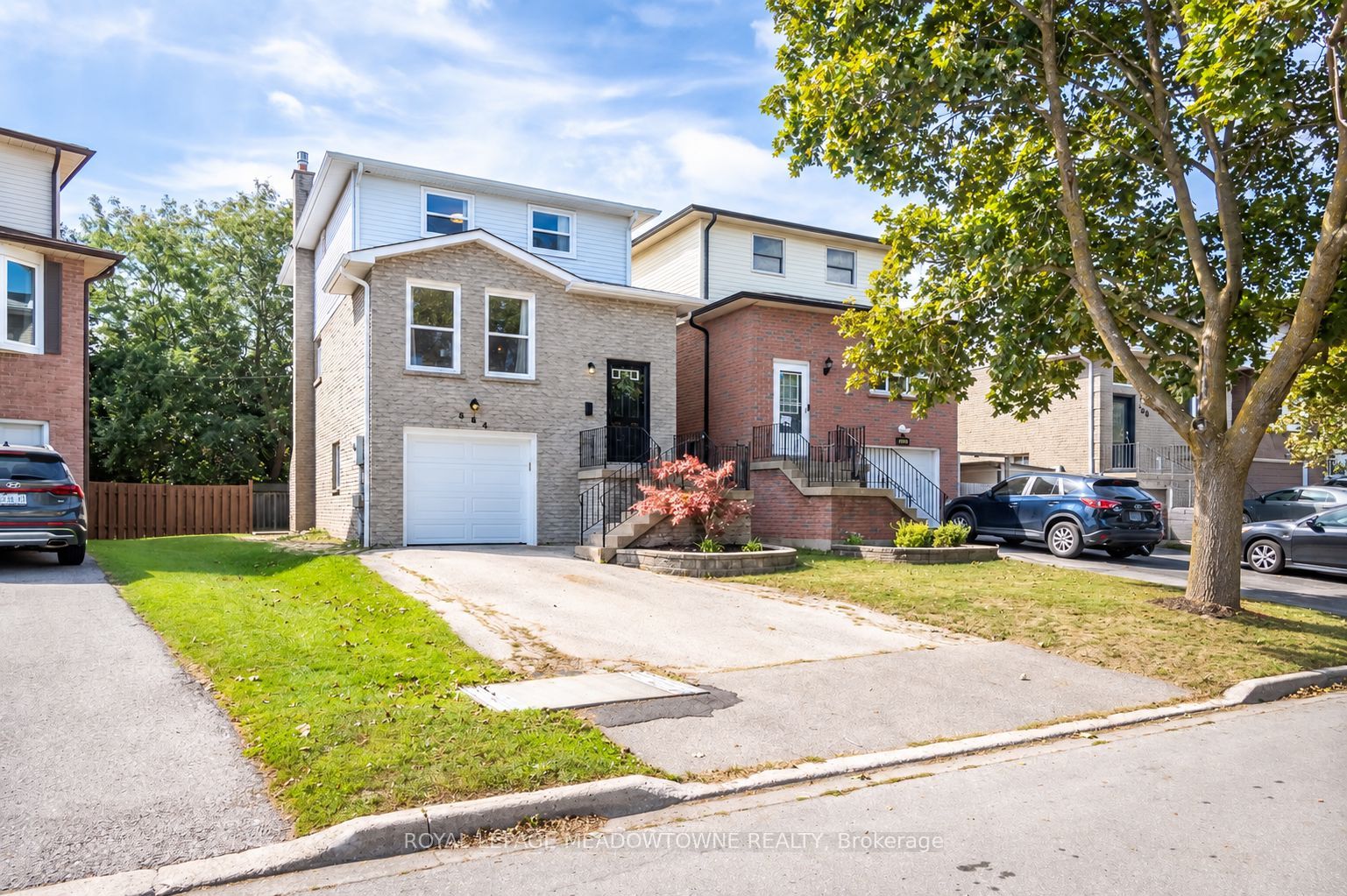 584 Hayward Crescent Property Photo 1