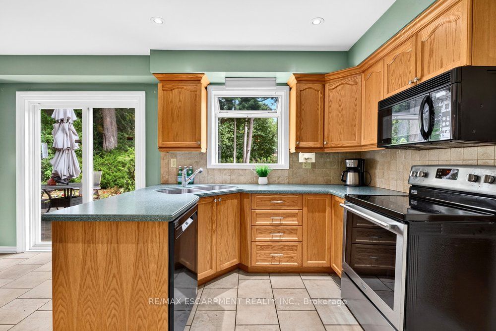 159 All Saints Crescent Property Photo 6
