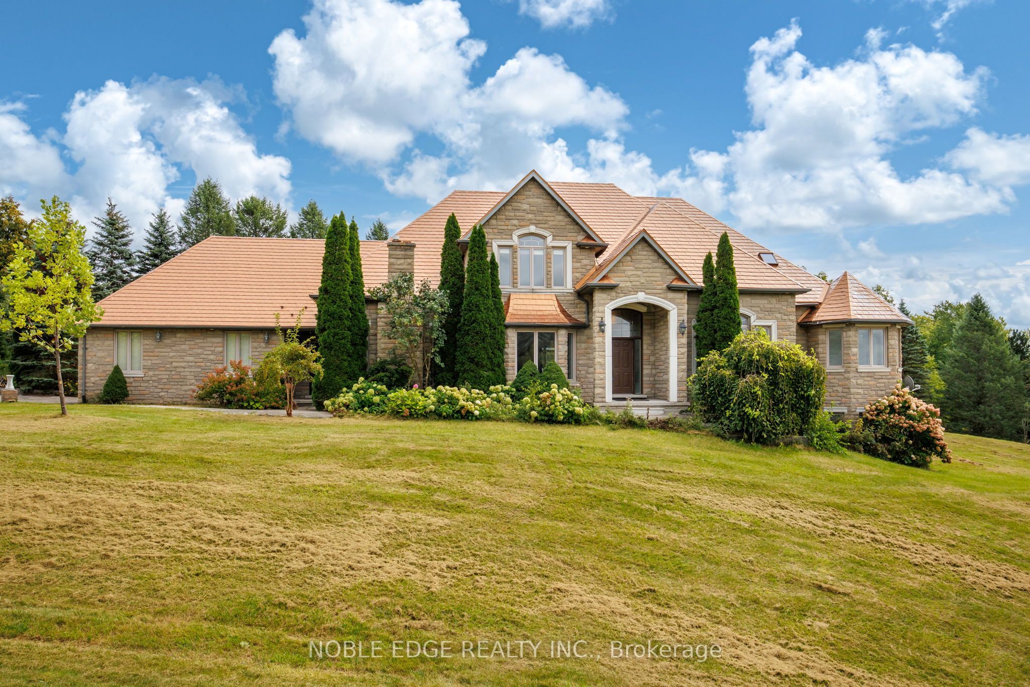 7 Walton Drive