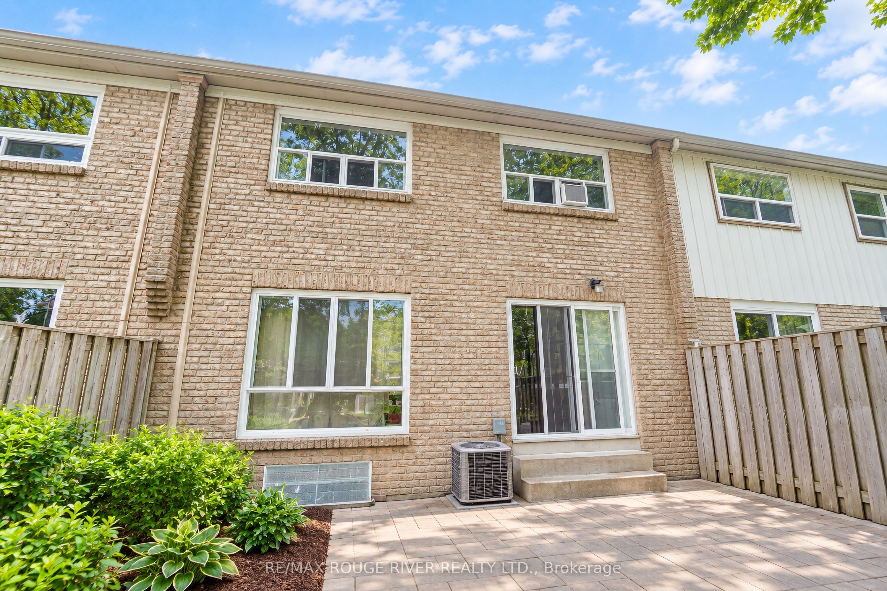 9 Gosford Boulevard 3 Property Photo 3