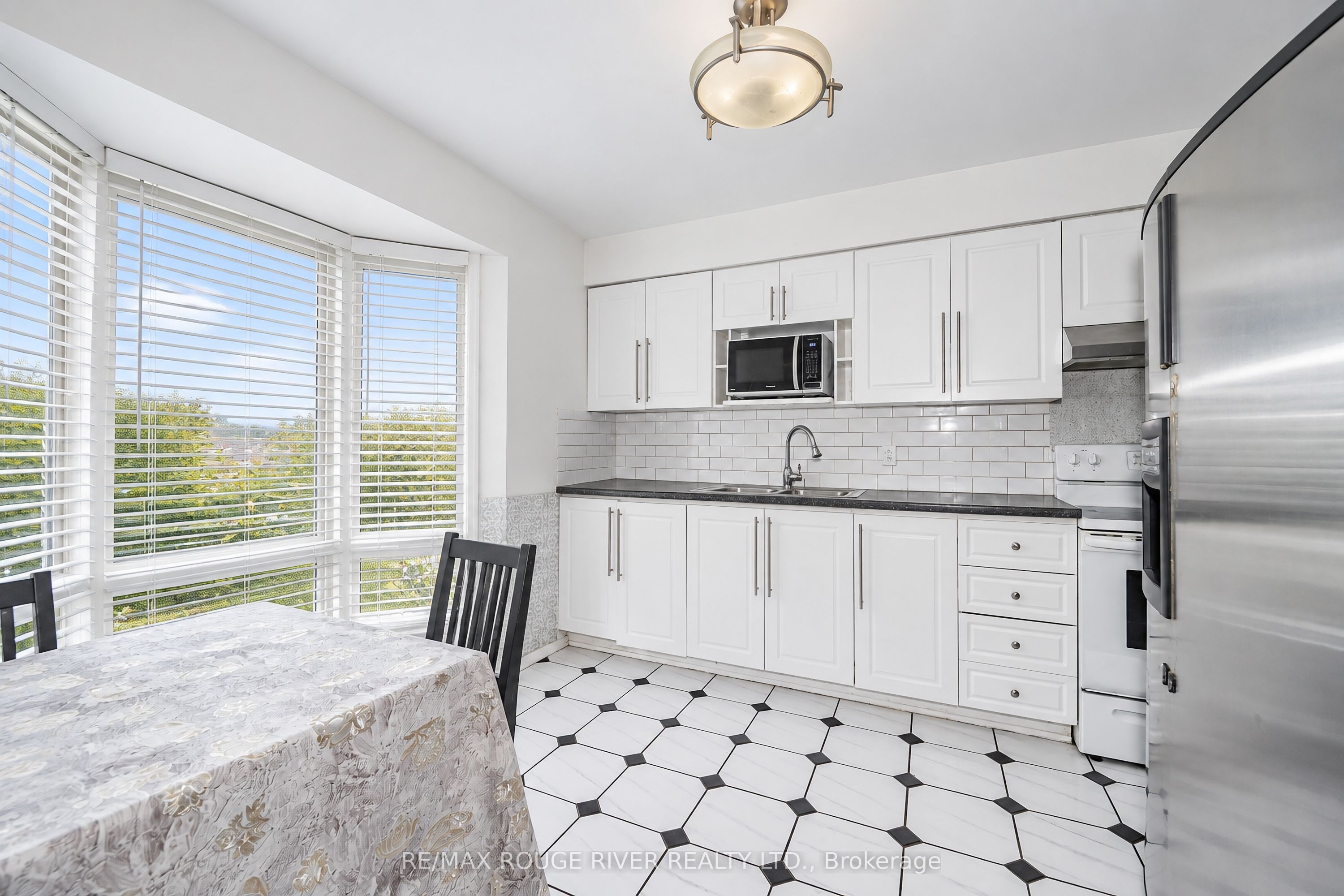 9 Gosford Boulevard 3 Property Photo 6