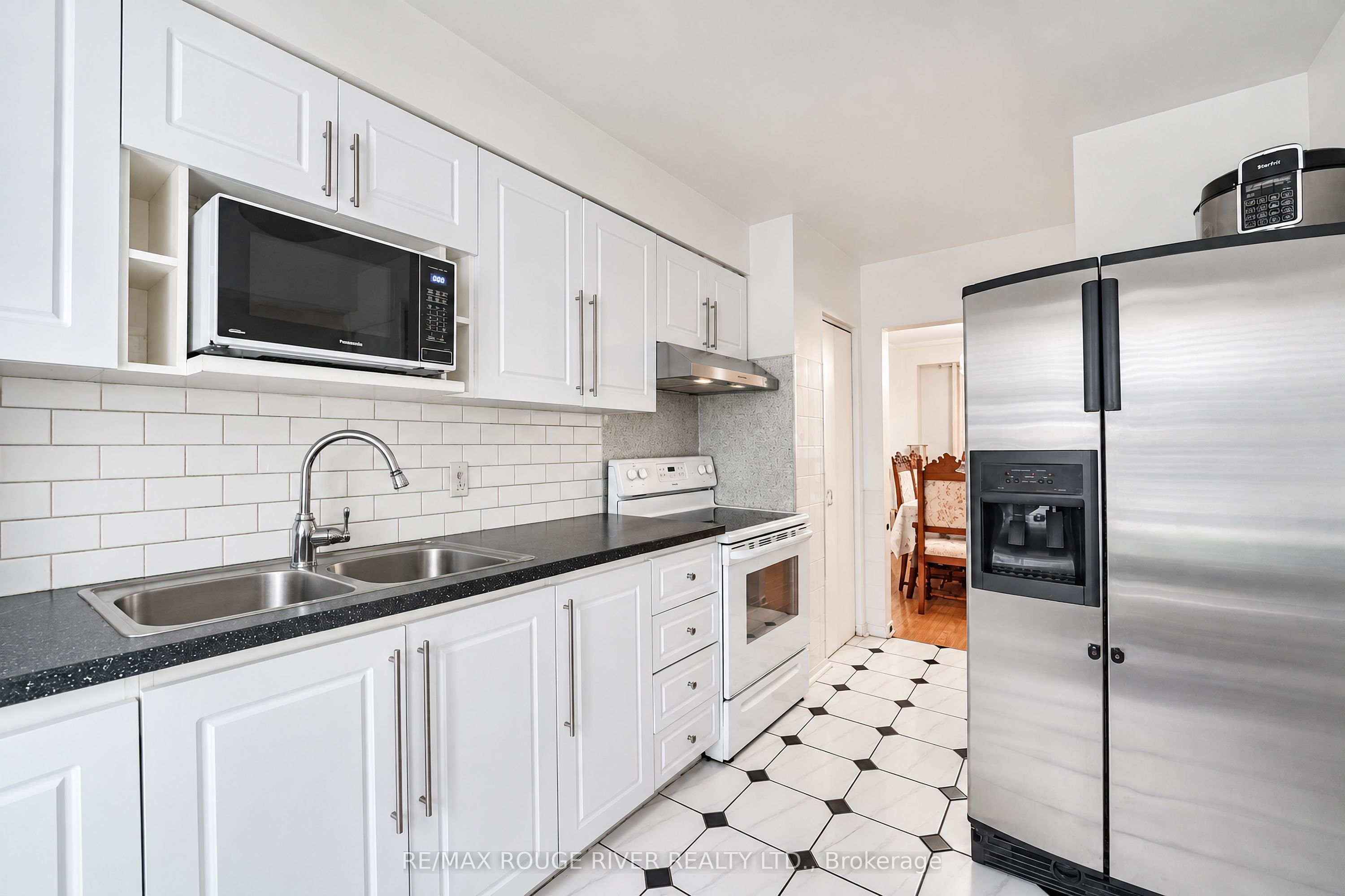 9 Gosford Boulevard 3 Property Photo 7