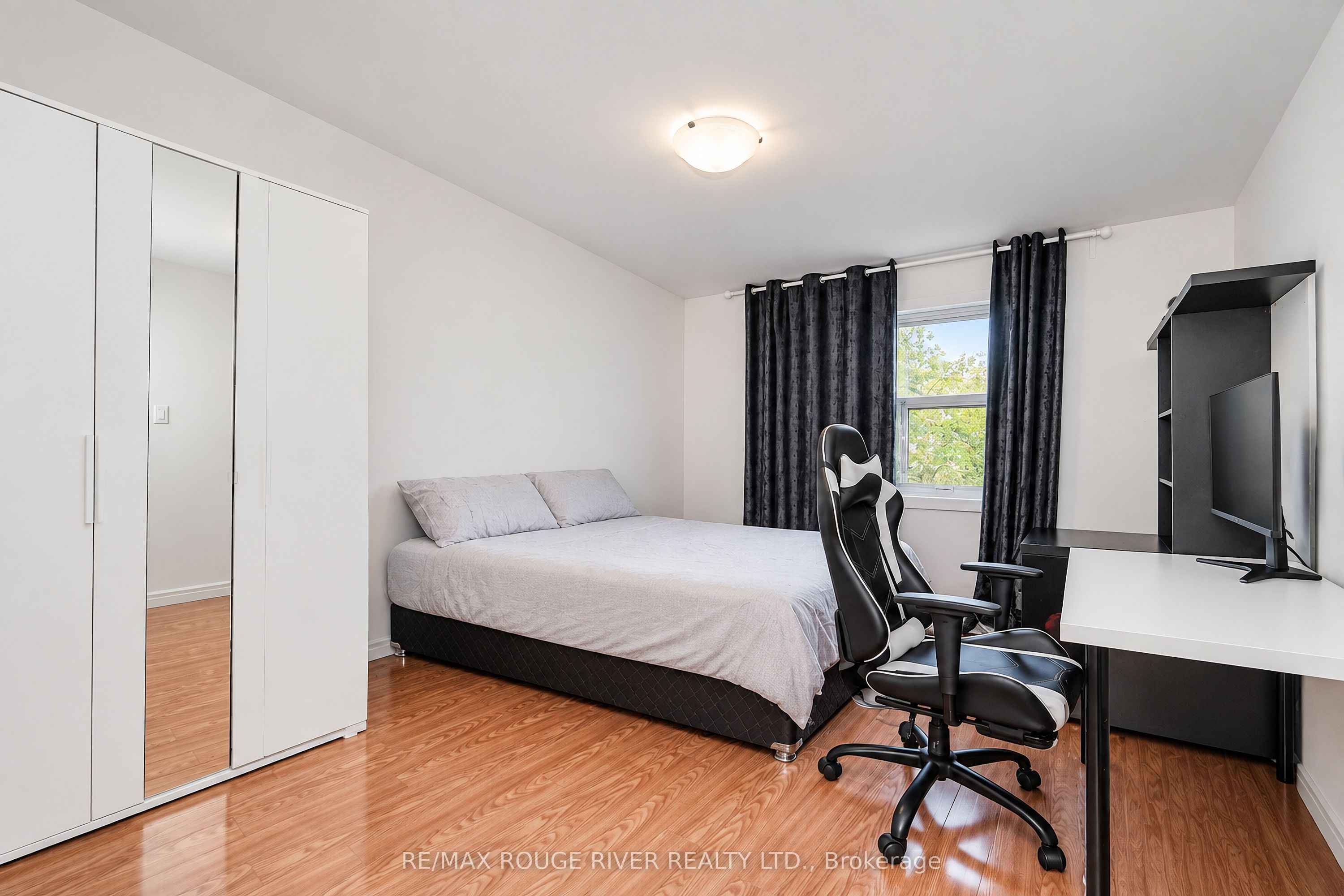 9 Gosford Boulevard 3 Property Photo 14