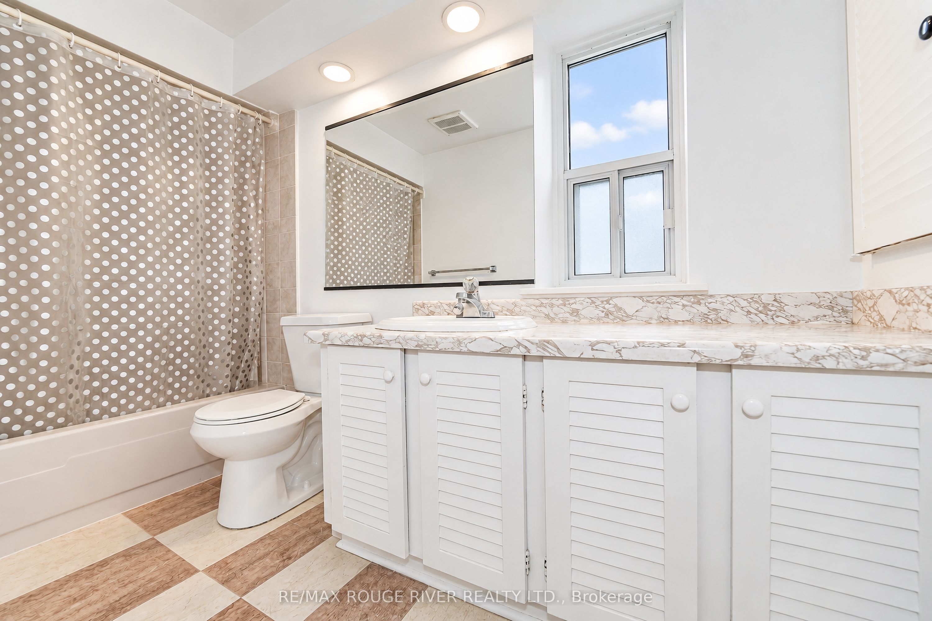 9 Gosford Boulevard 3 Property Photo 16