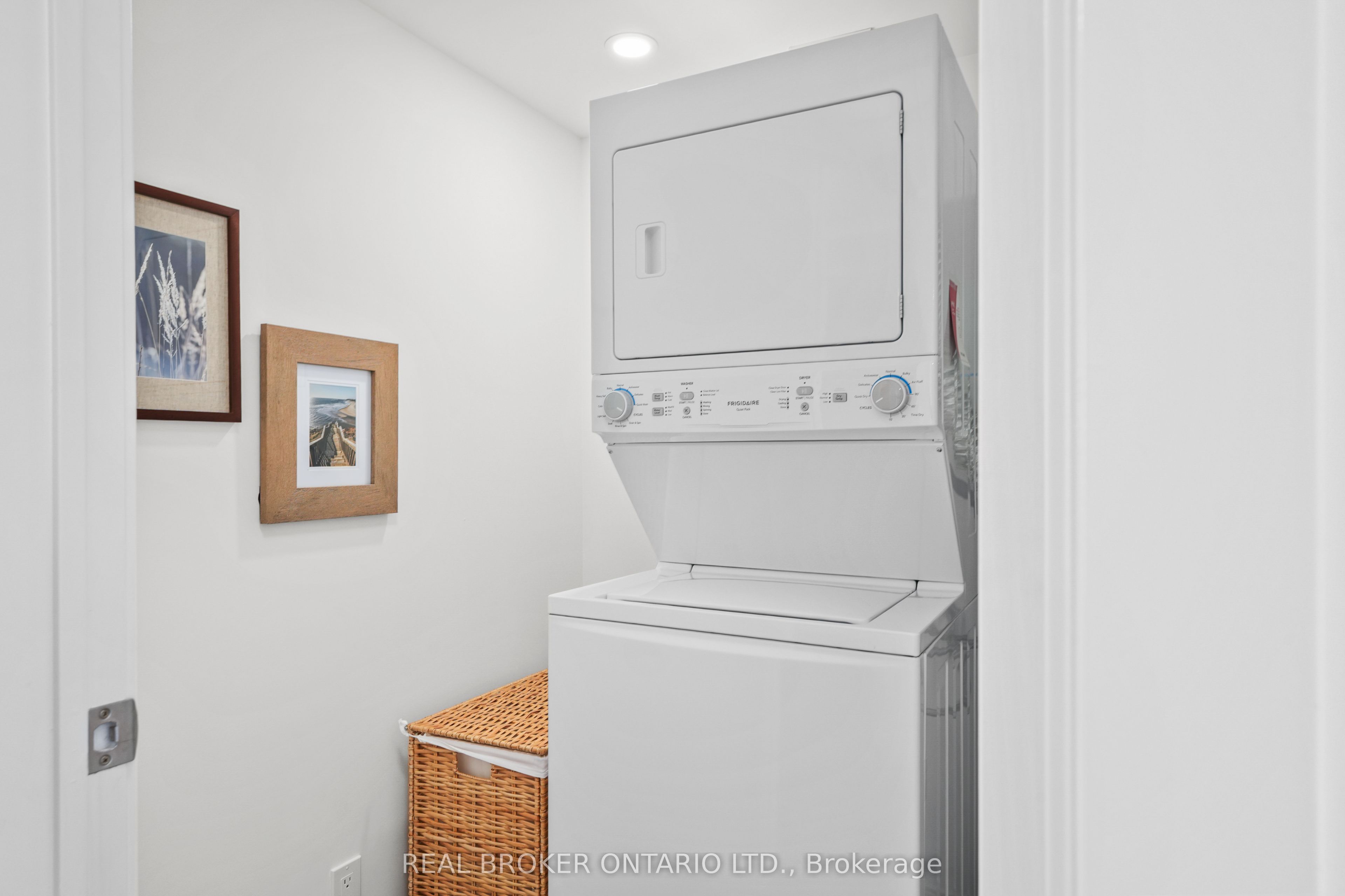 100 Manett Crescent 711 Property Photo 6