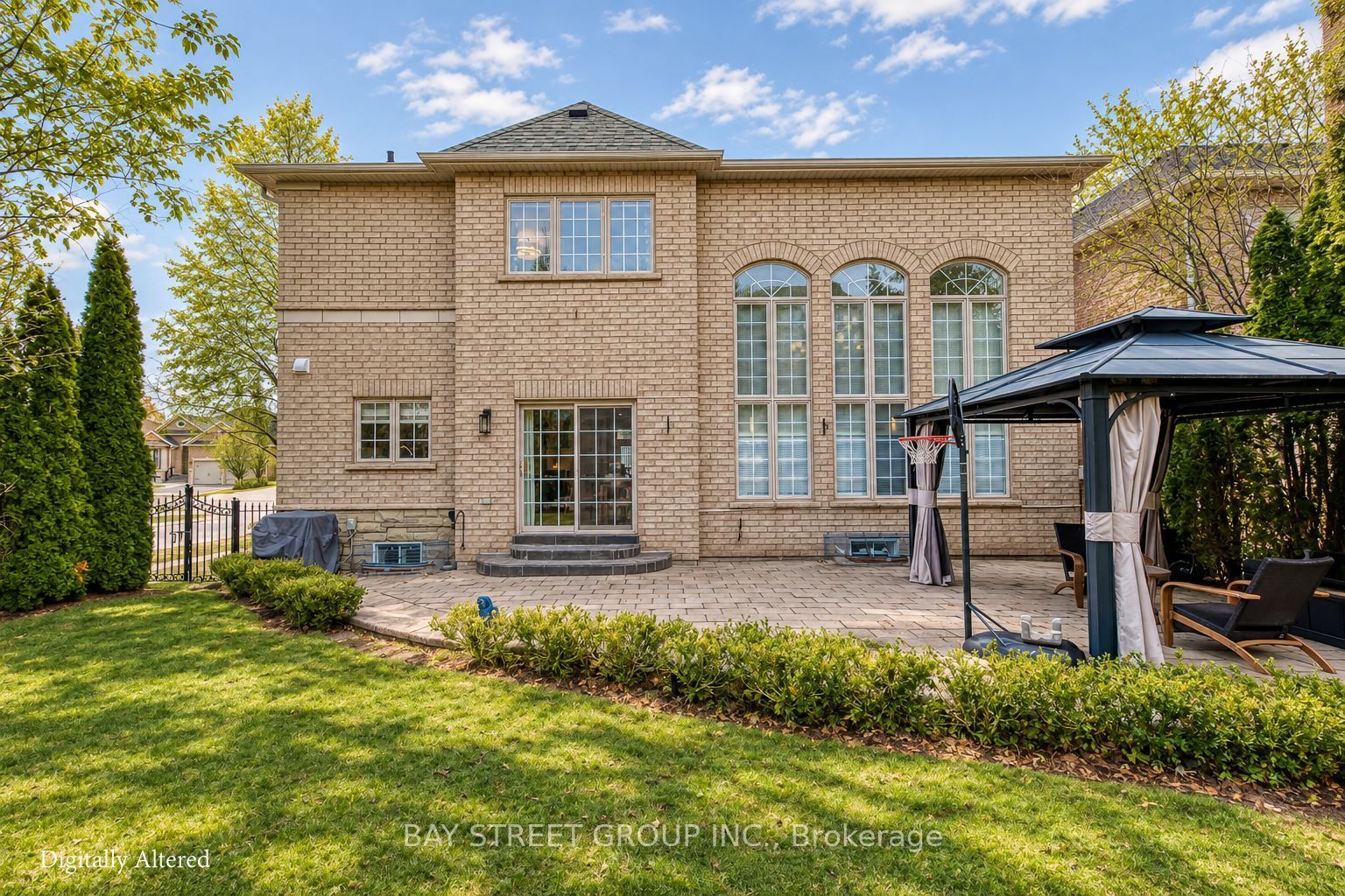 1087 Kestell Boulevard N Property Photo 5