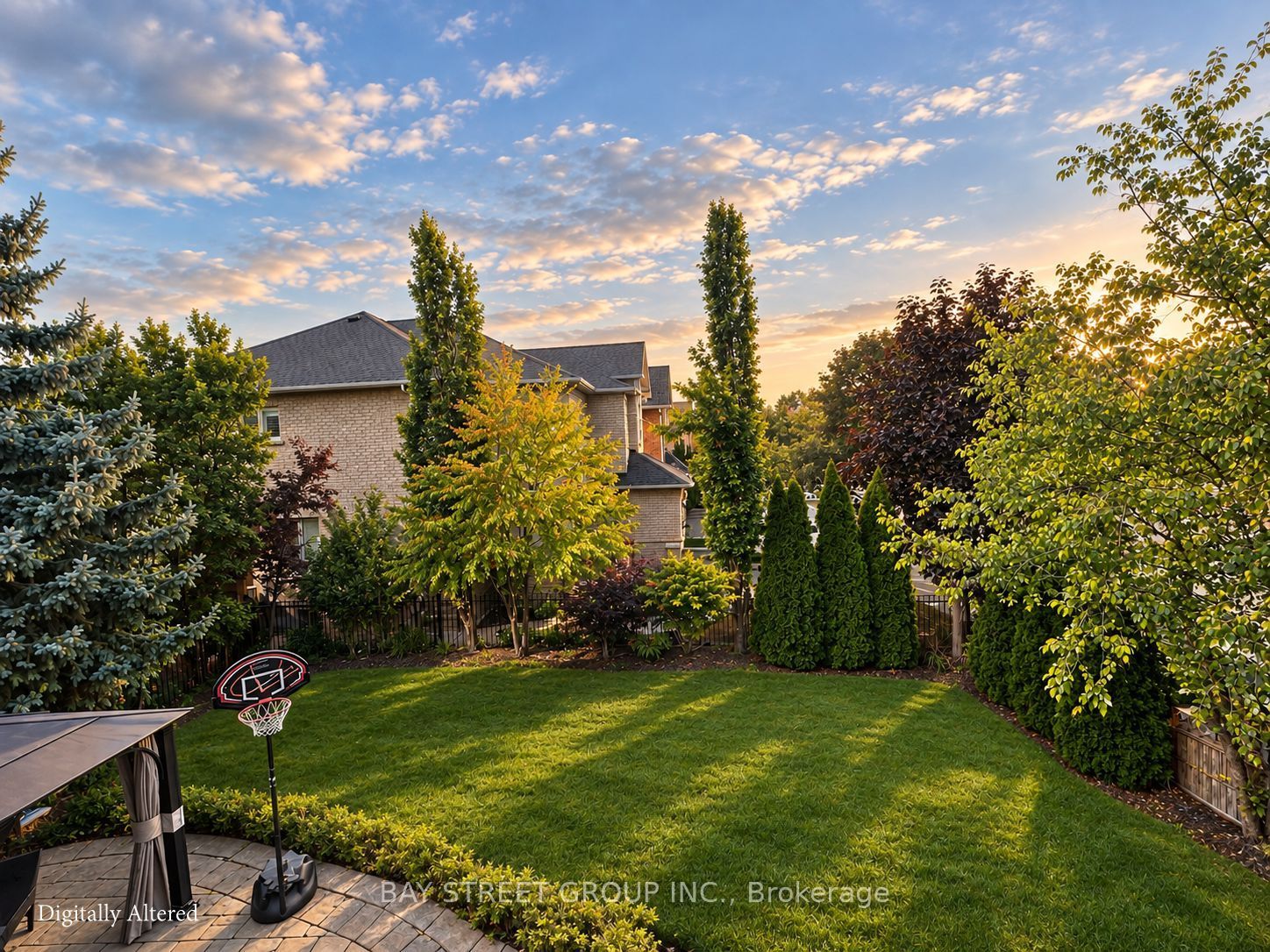 1087 Kestell Boulevard N Property Photo 6