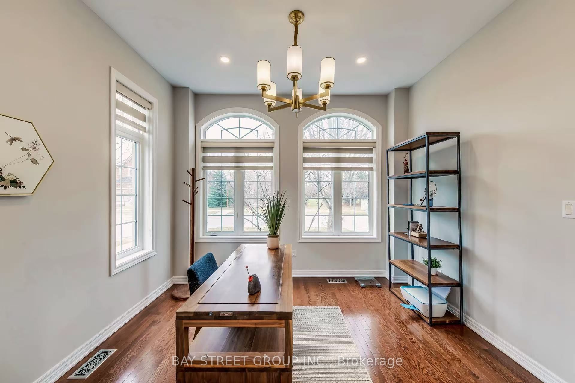1087 Kestell Boulevard N Property Photo 8