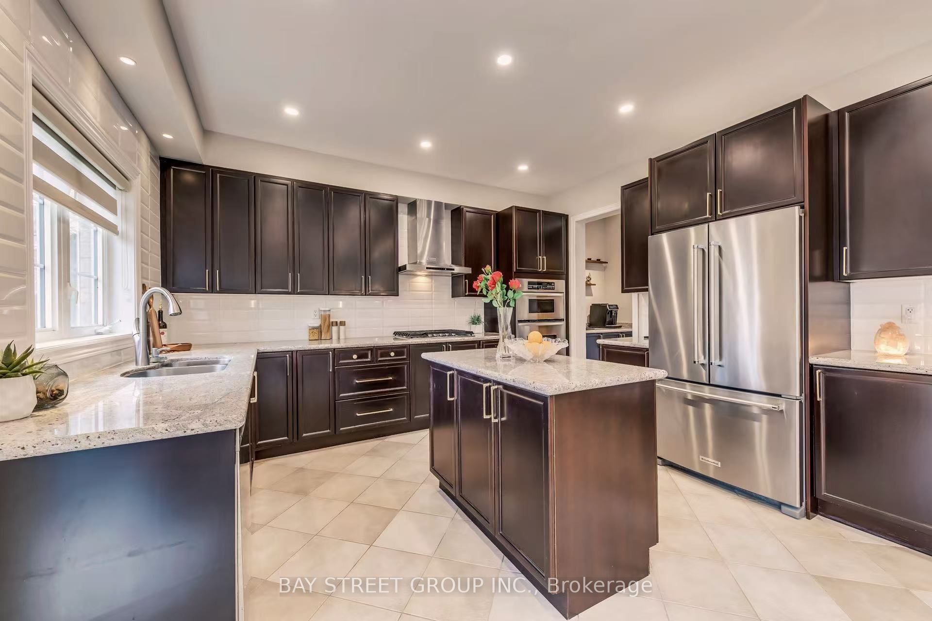 1087 Kestell Boulevard N Property Photo 17
