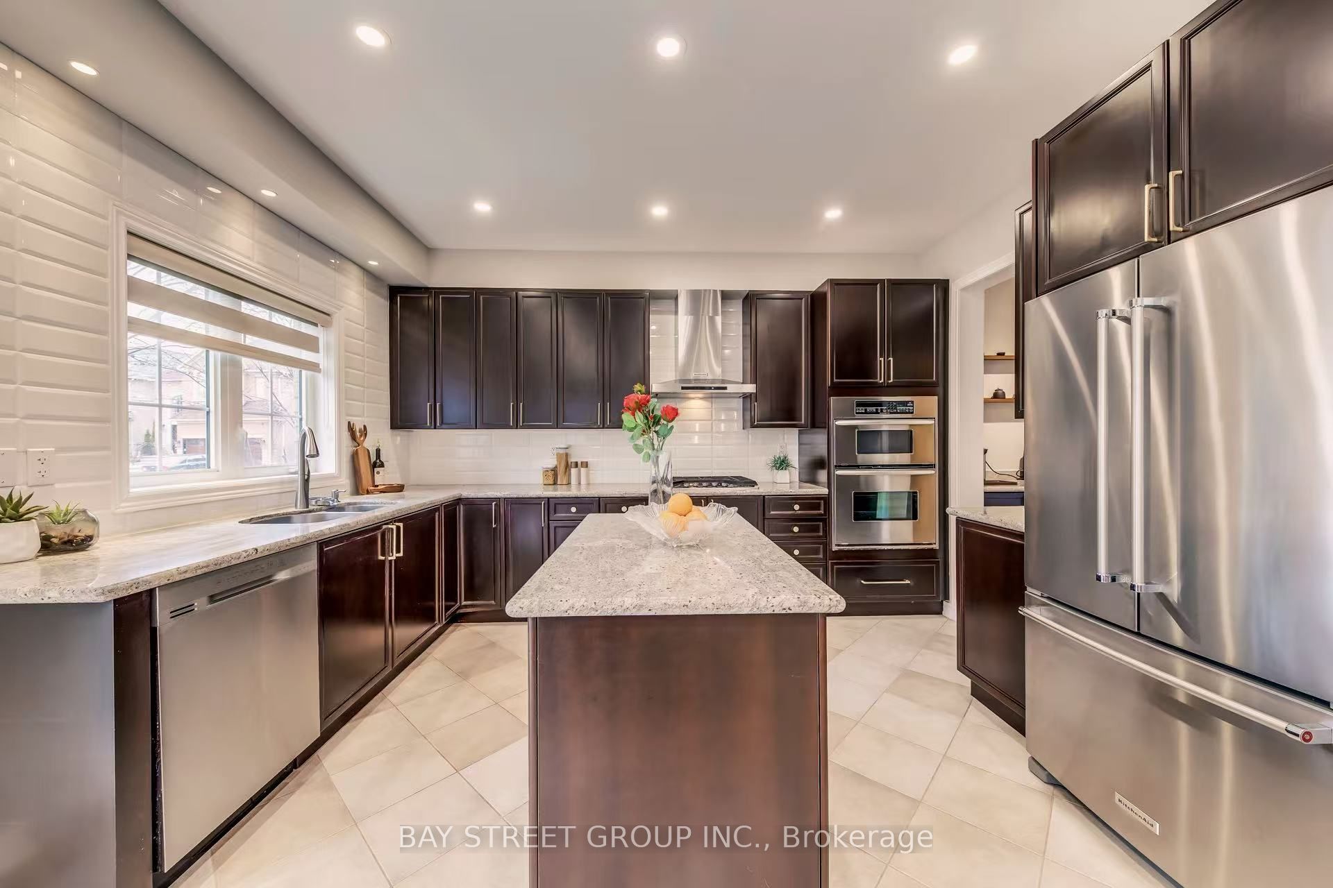 1087 Kestell Boulevard N Property Photo 18