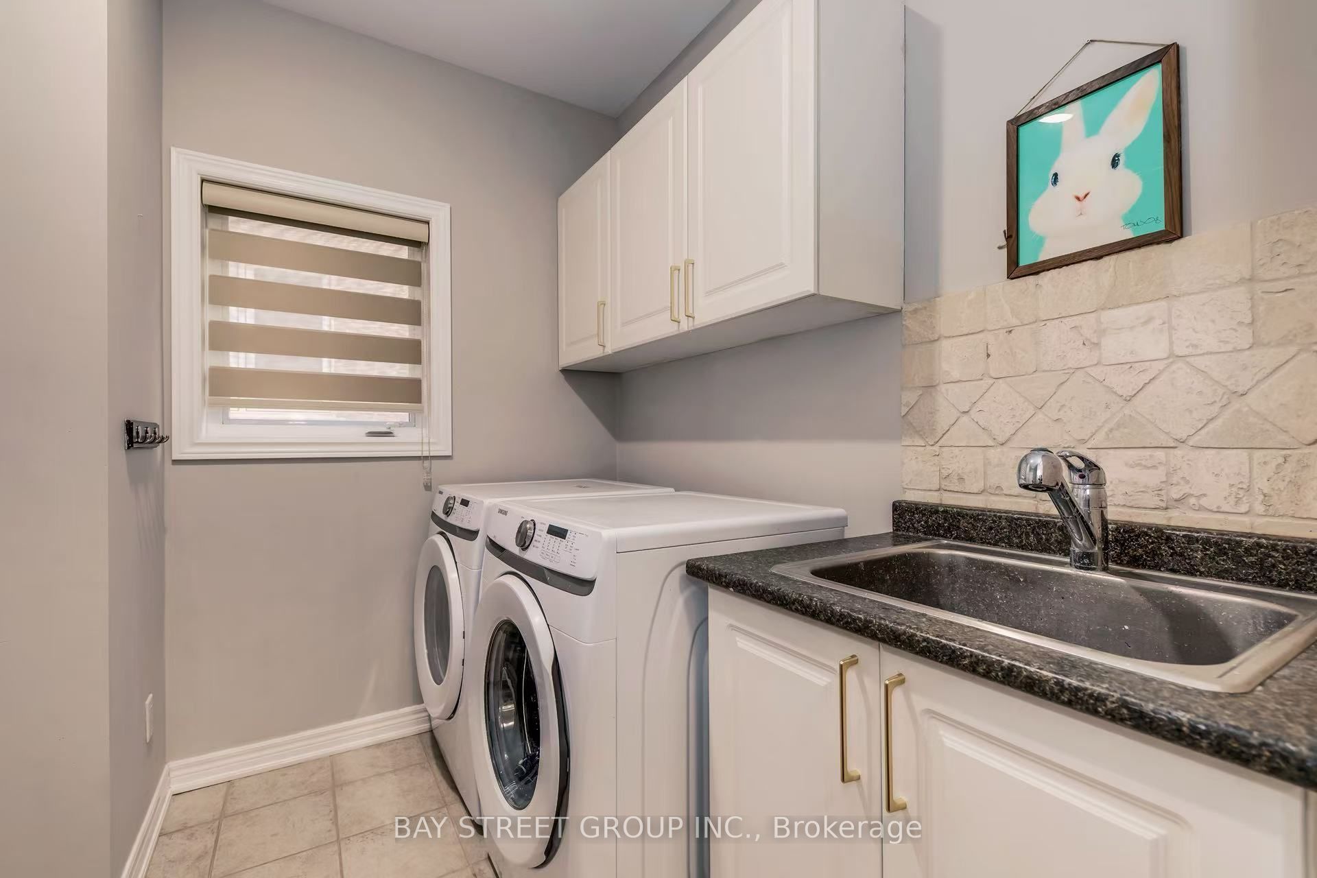1087 Kestell Boulevard N Property Photo 21