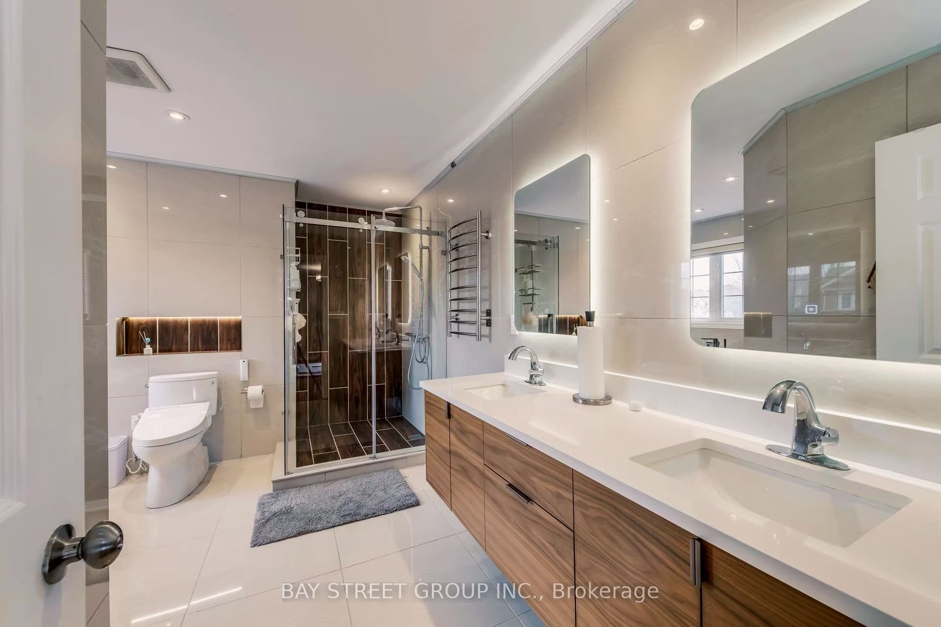 1087 Kestell Boulevard N Property Photo 25