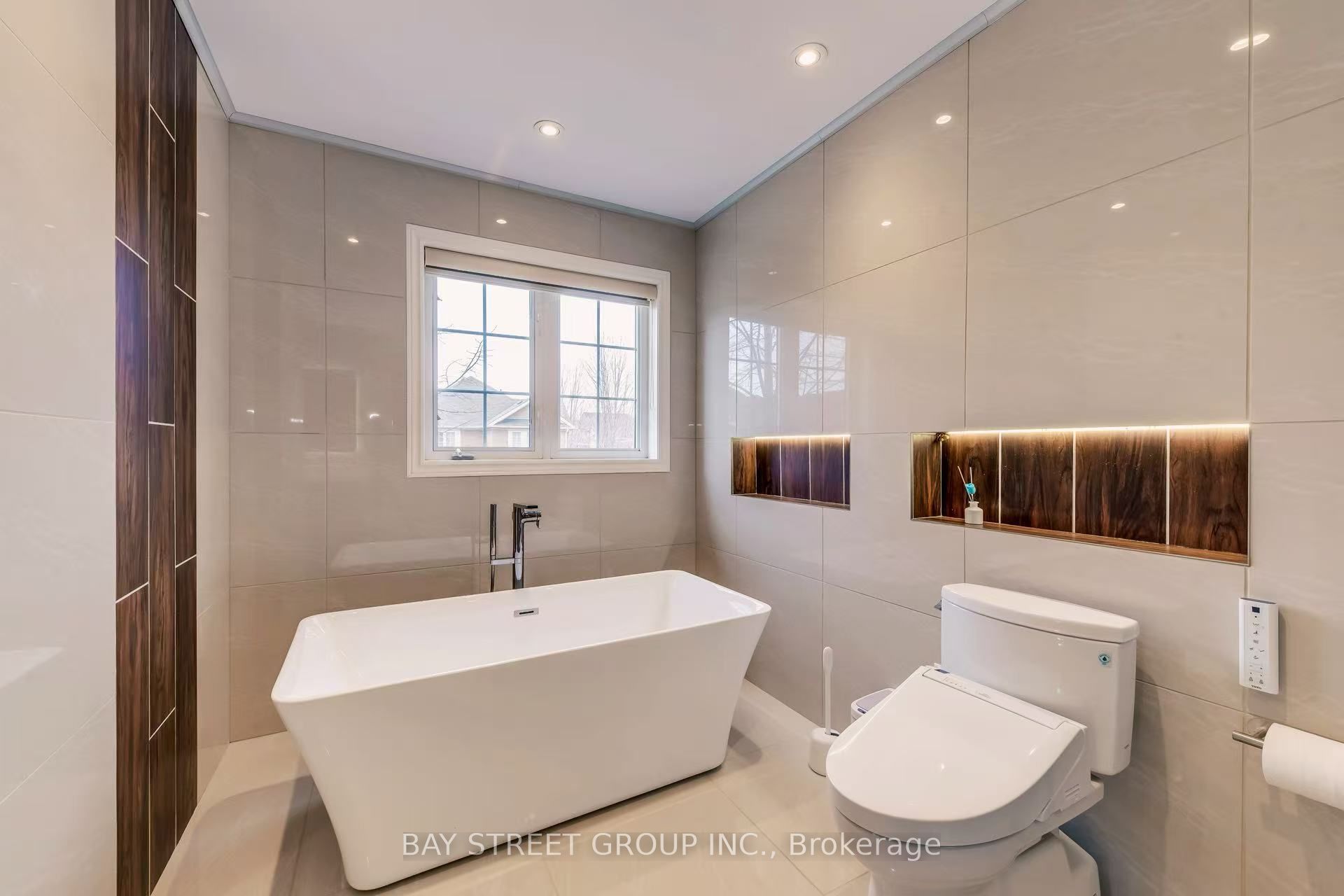 1087 Kestell Boulevard N Property Photo 26