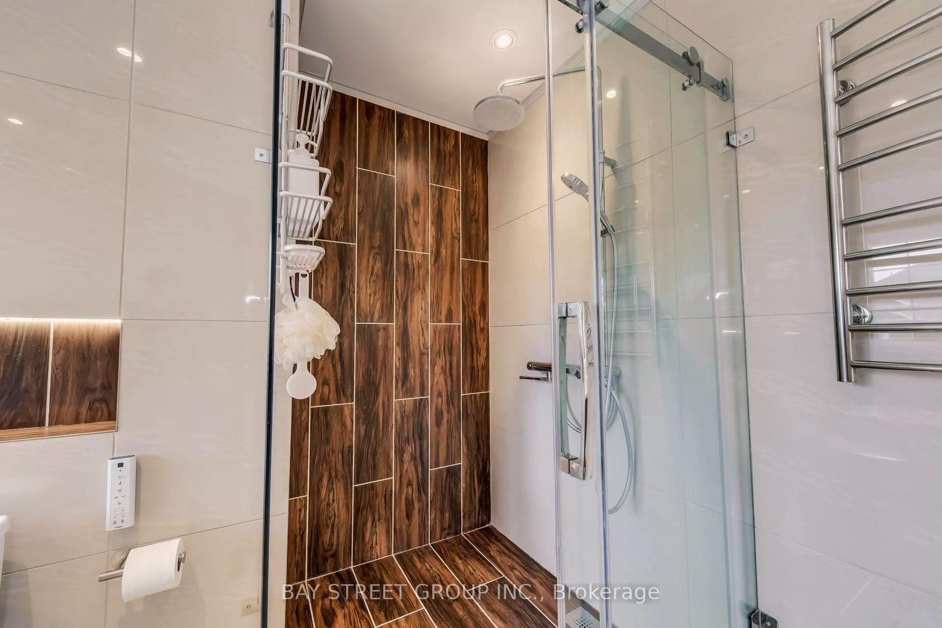 1087 Kestell Boulevard N Property Photo 27