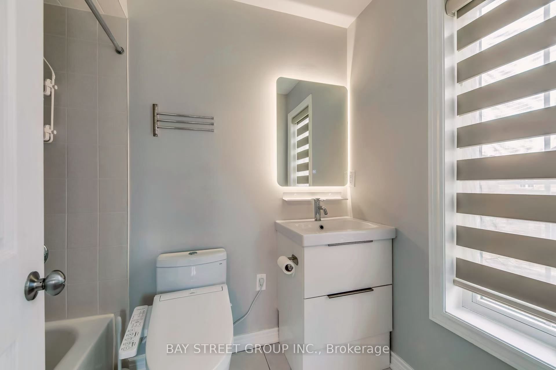 1087 Kestell Boulevard N Property Photo 32