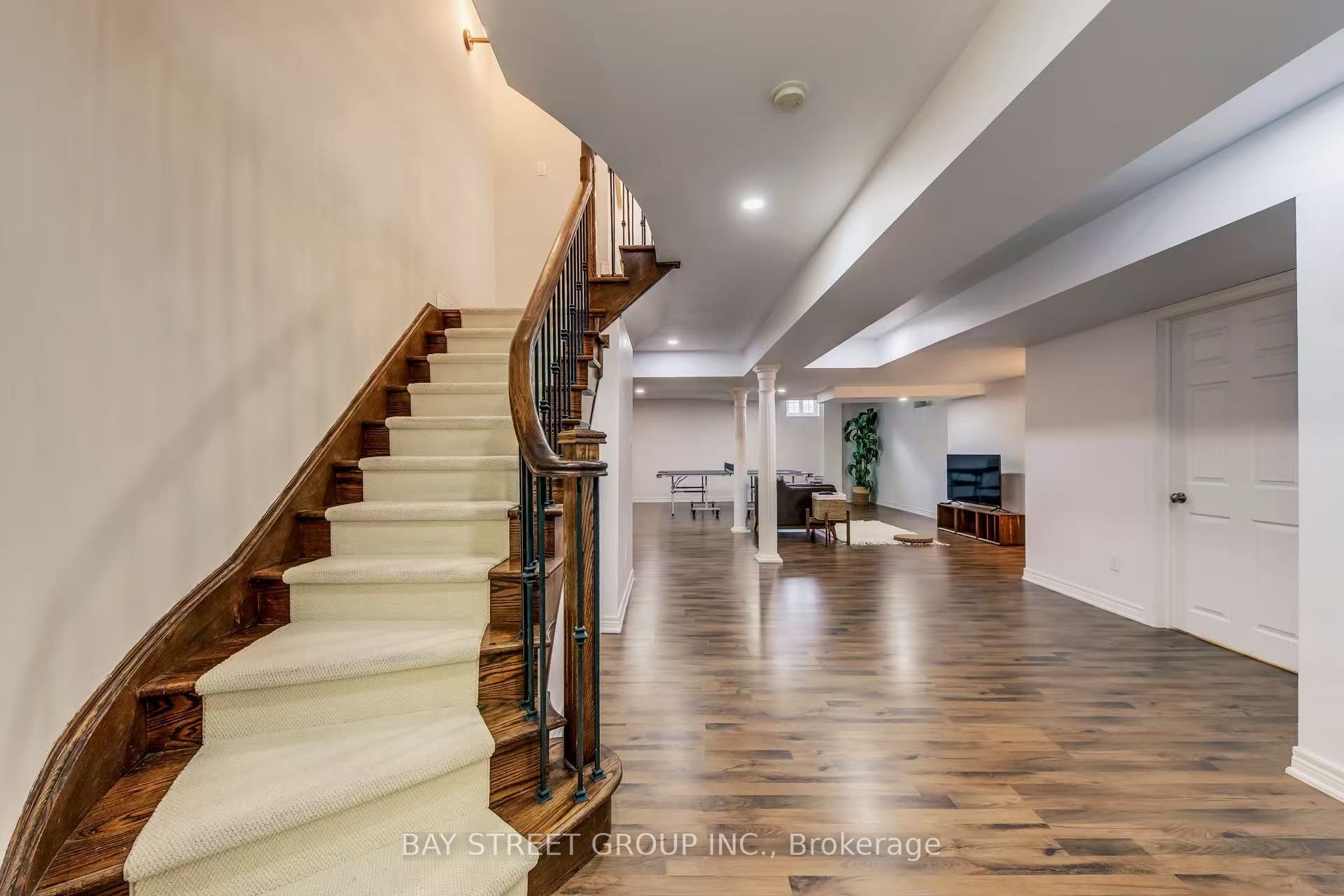 1087 Kestell Boulevard N Property Photo 33