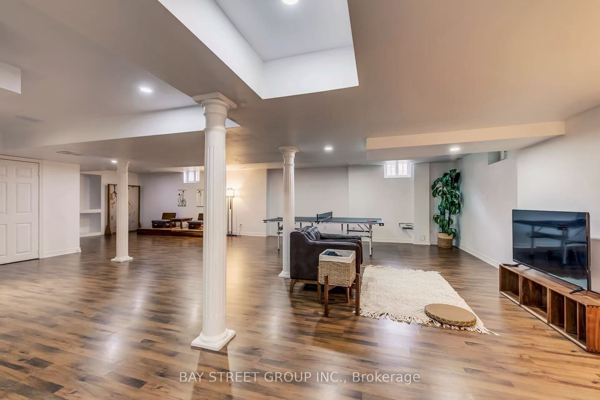 1087 Kestell Boulevard N Property Photo 34