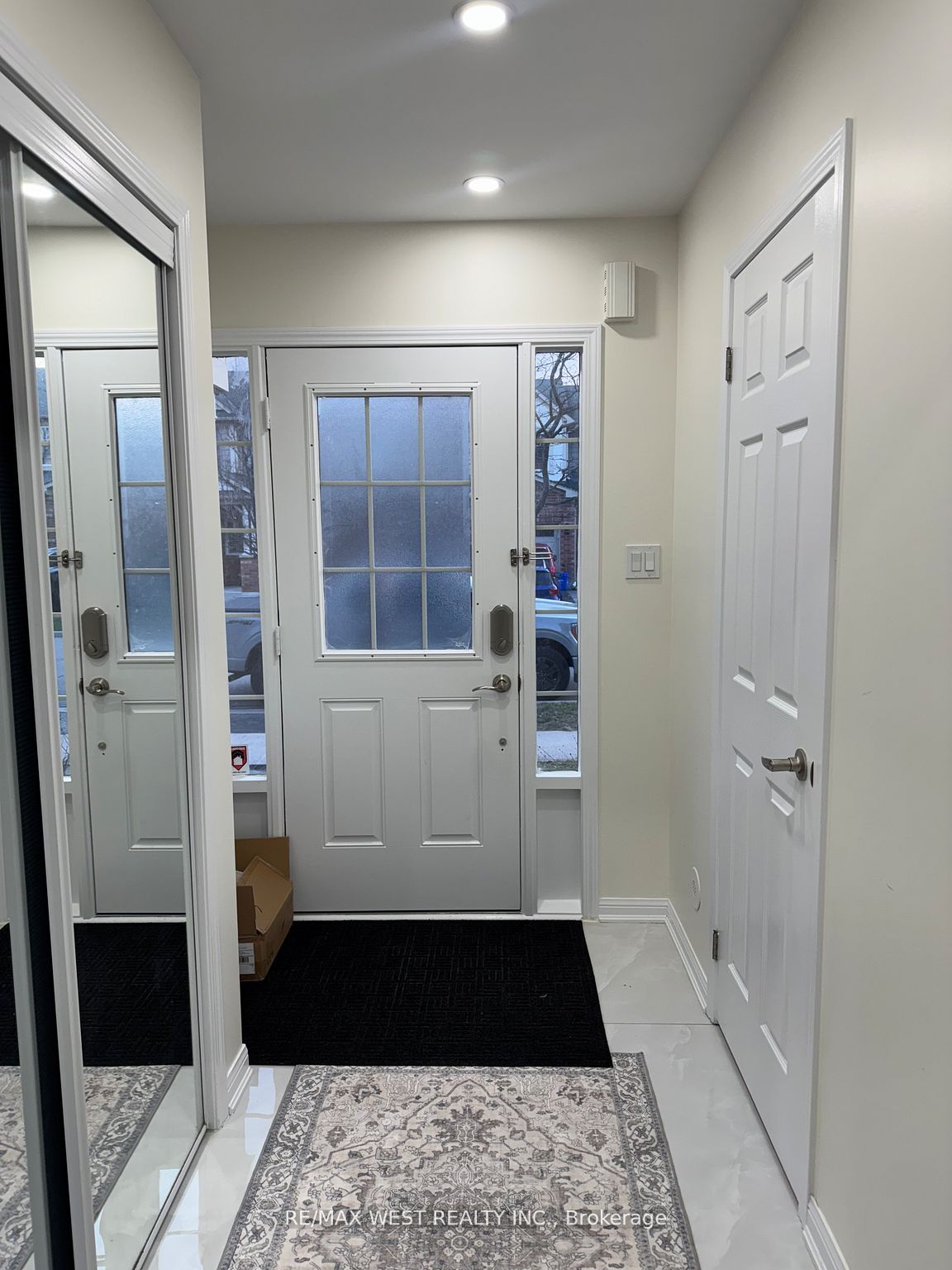 925 Burrows Gate Property Photo 3