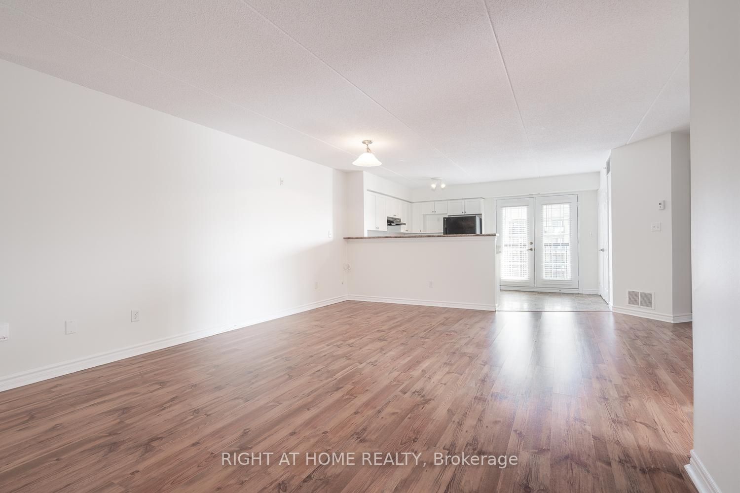 1471 Maple Avenue 302 Property Photo 6