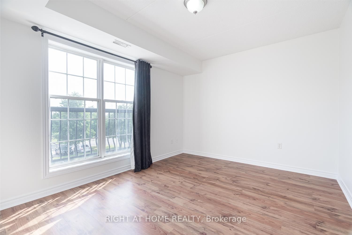 1471 Maple Avenue 302 Property Photo 11