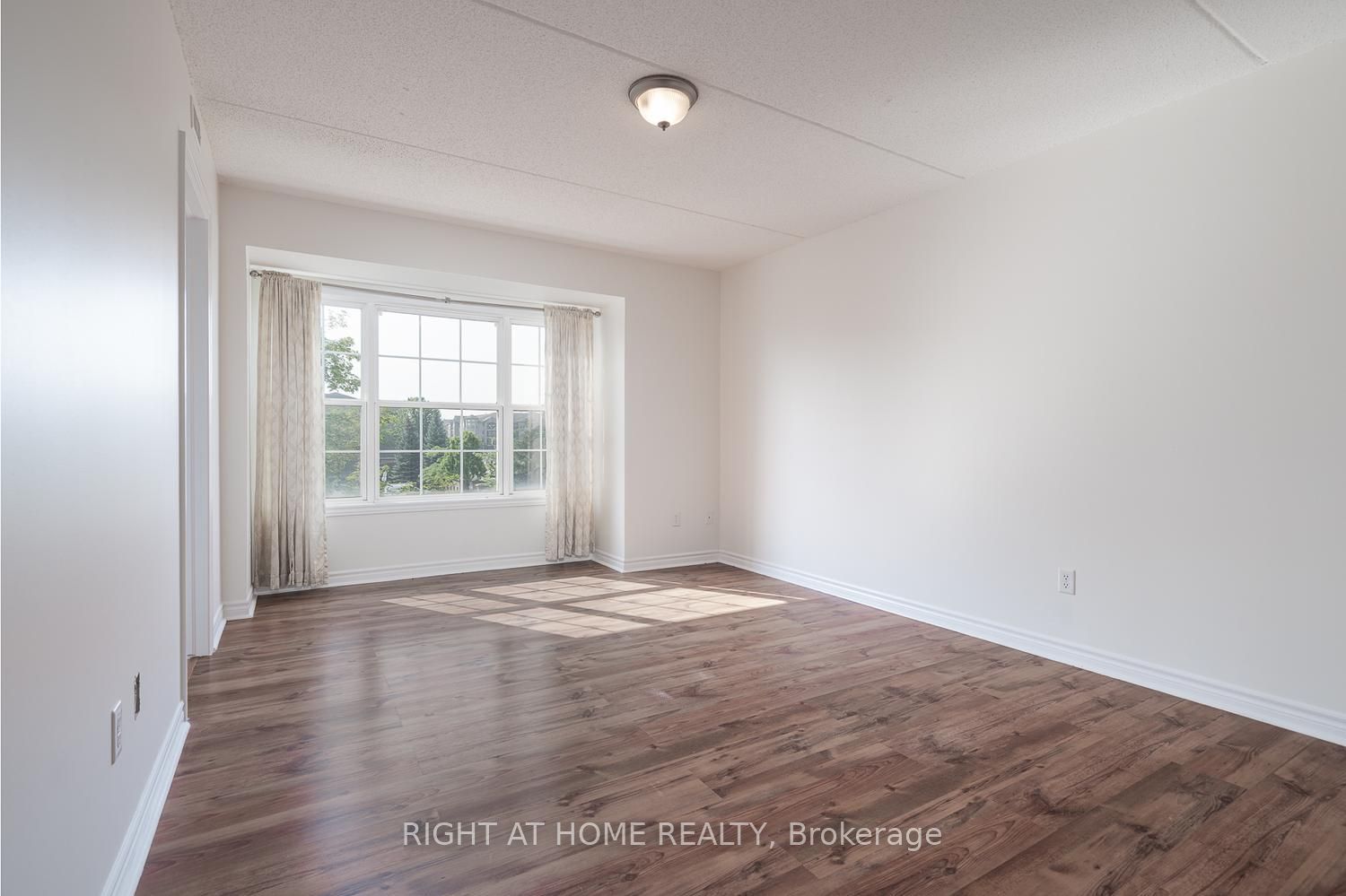 1471 Maple Avenue 302 Property Photo 14