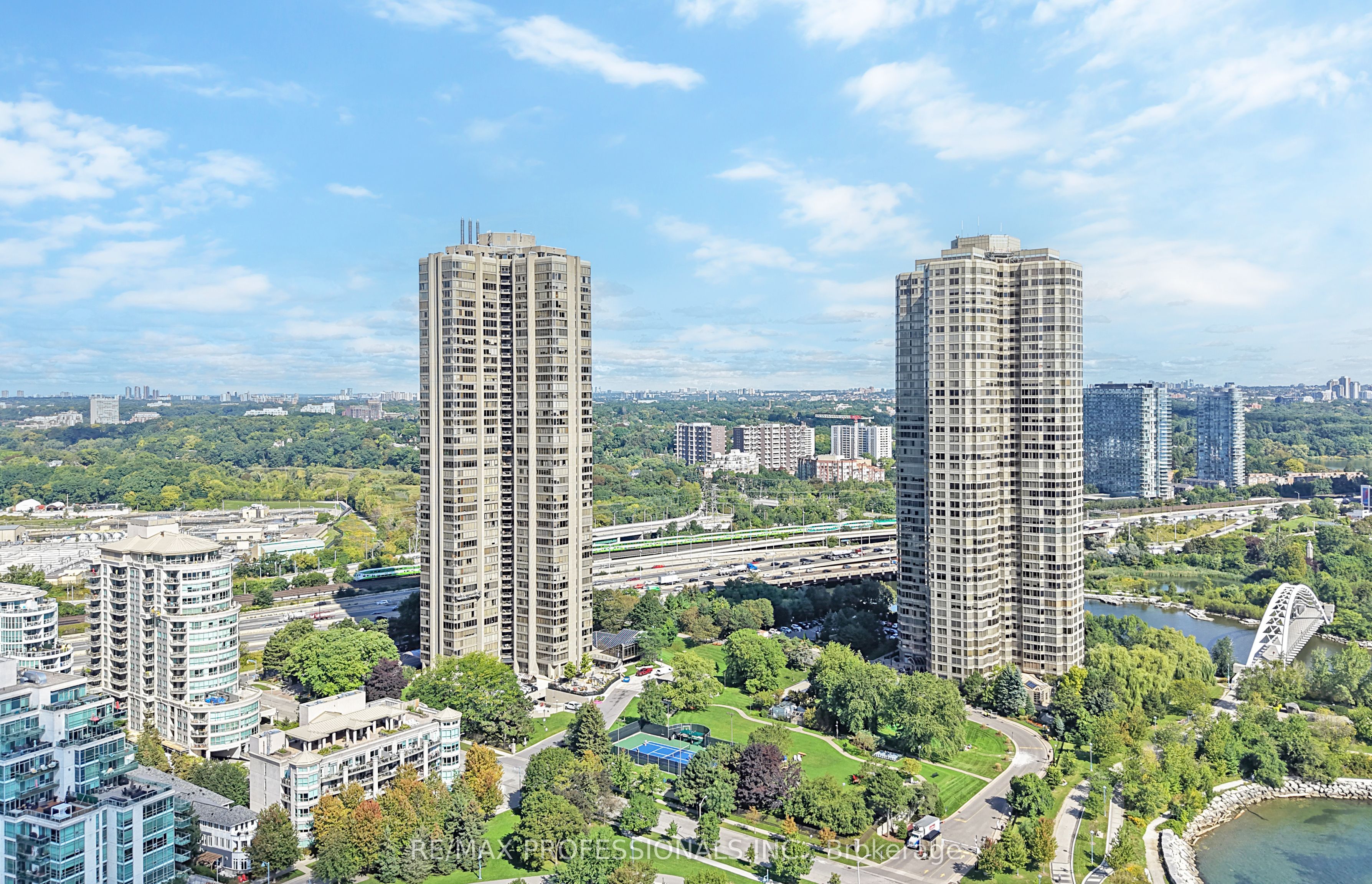2045 Lake Shore Boulevard W 3507 Property Photo 1