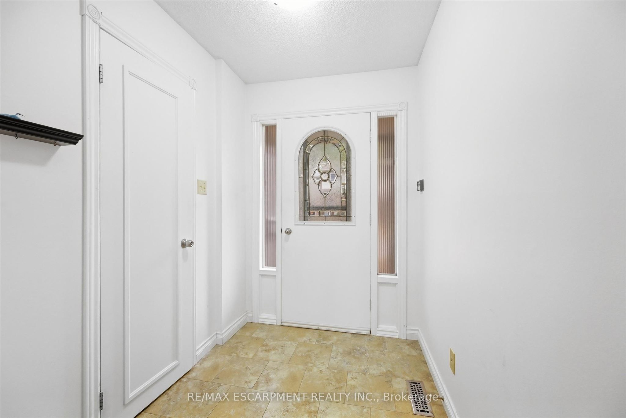 1548 Newlands Crescent 14 Property Photo 6