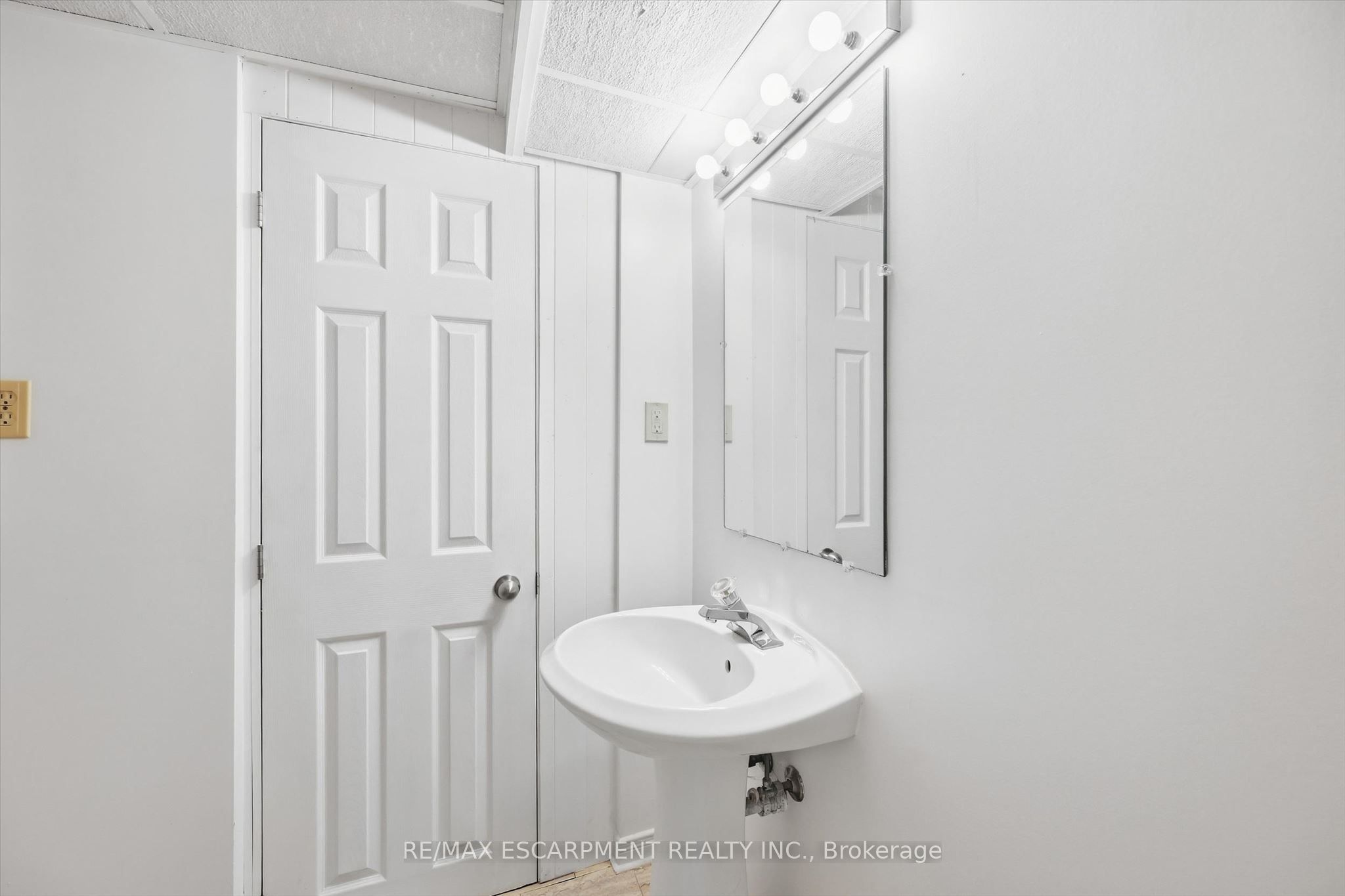 1548 Newlands Crescent 14 Property Photo 31