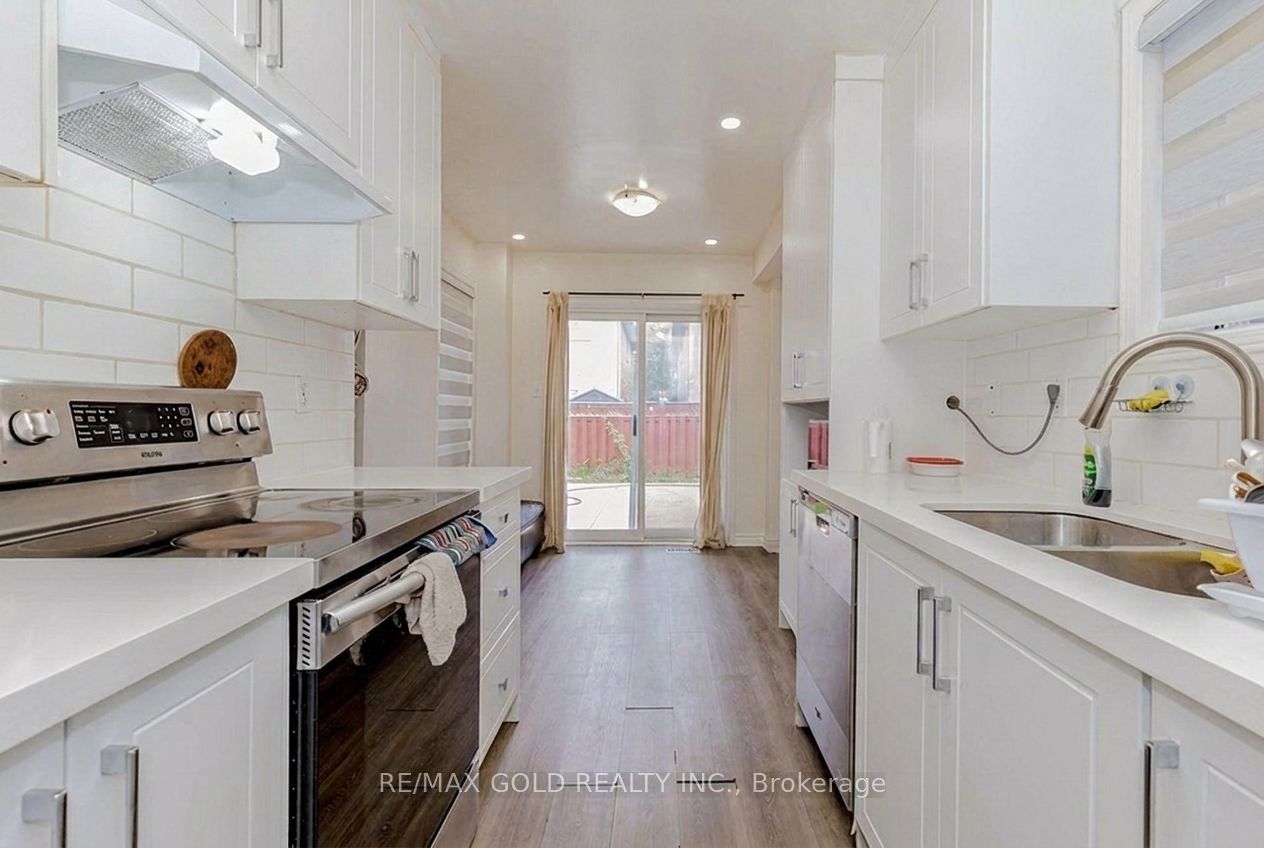 35 Ridgefield Court Property Photo 5