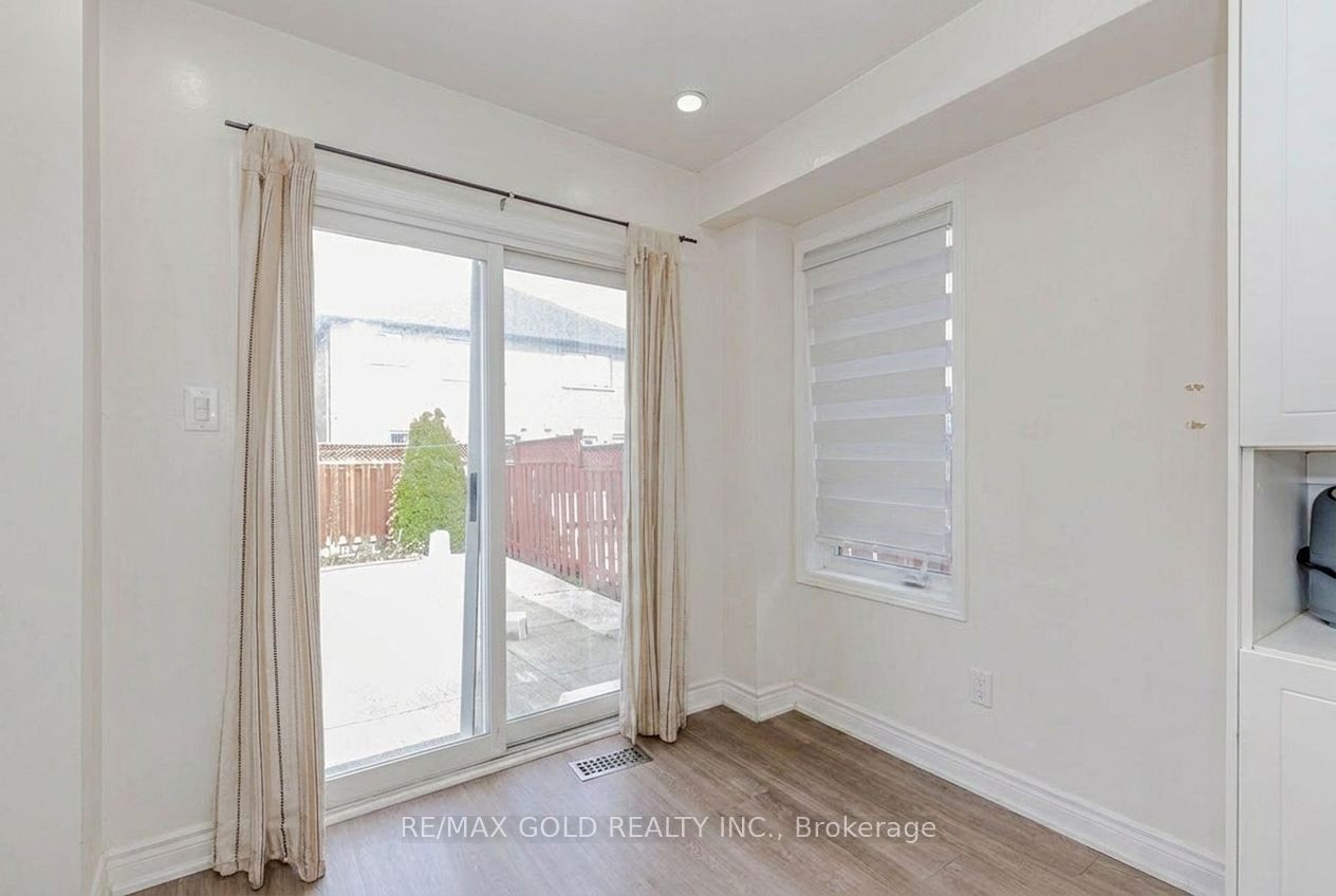 35 Ridgefield Court Property Photo 8