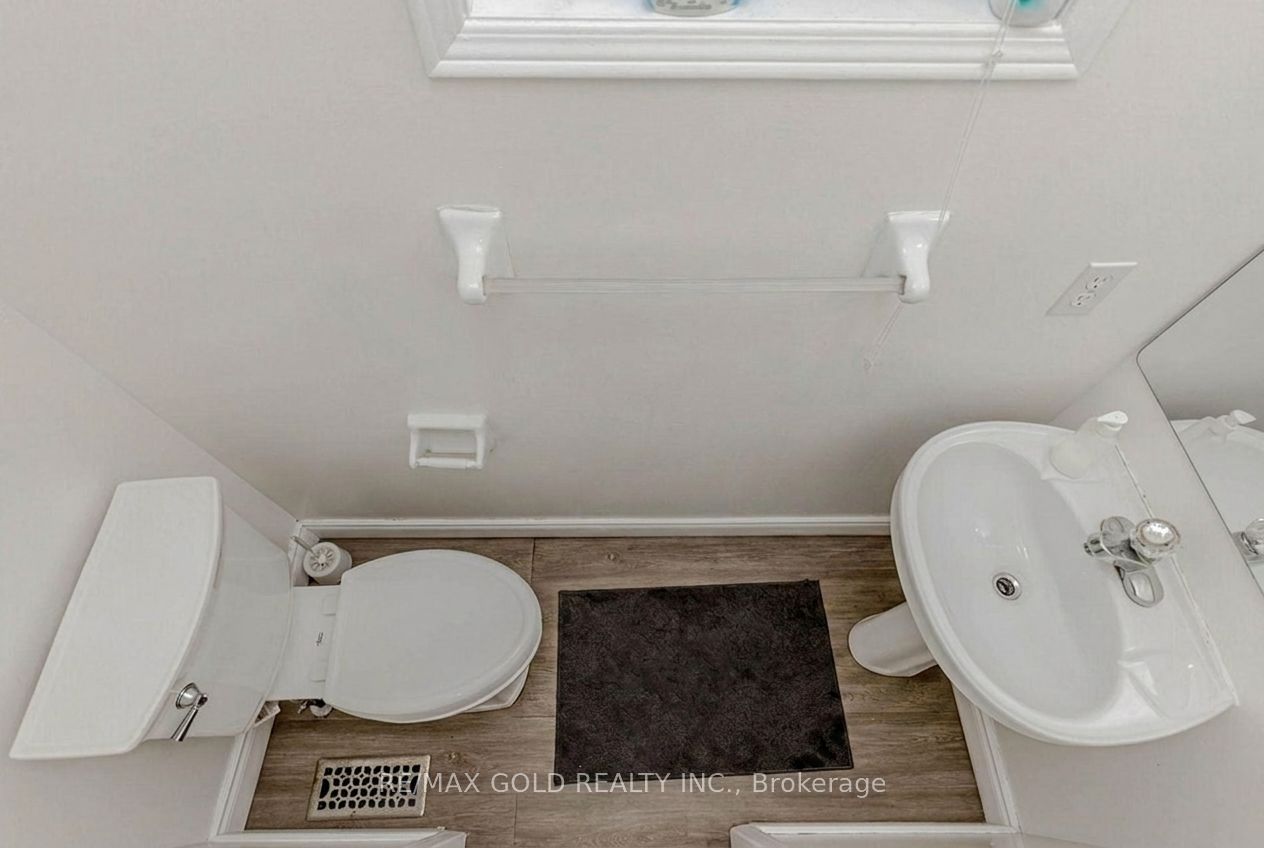 35 Ridgefield Court Property Photo 10