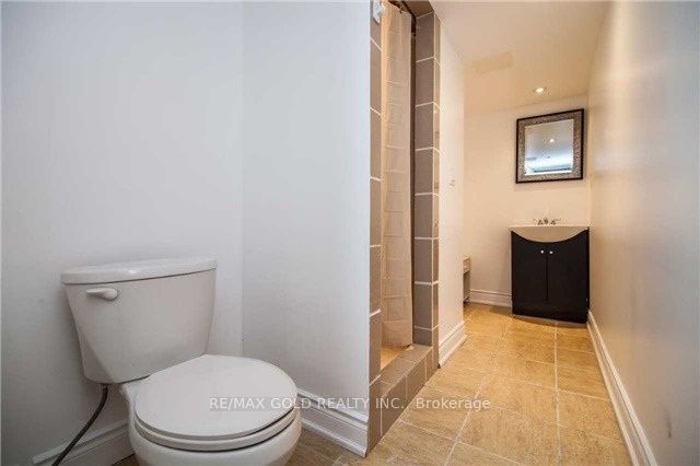 35 Ridgefield Court Property Photo 12