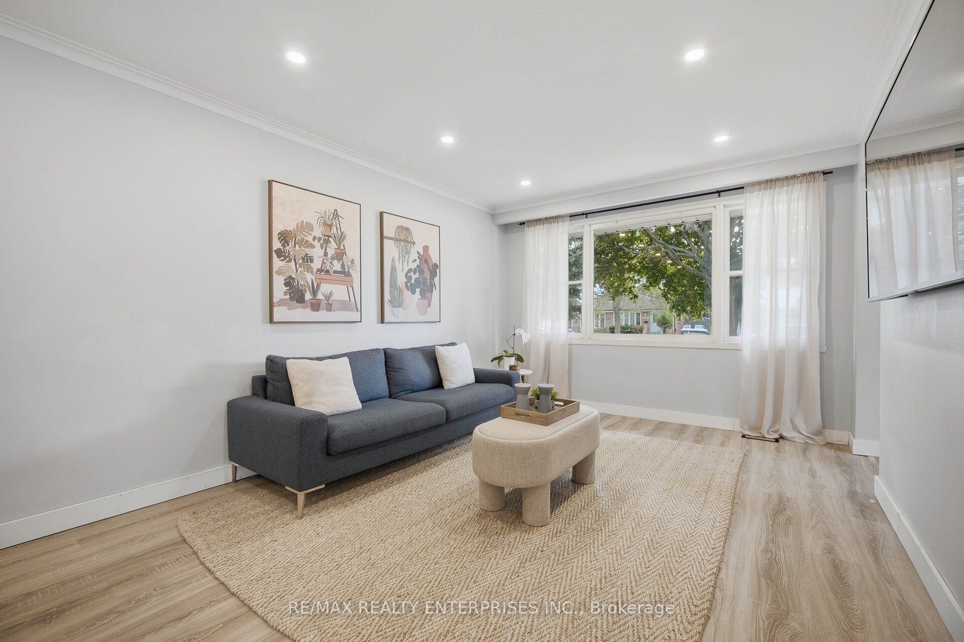 1310 Redbank Crescent Property Photo 7