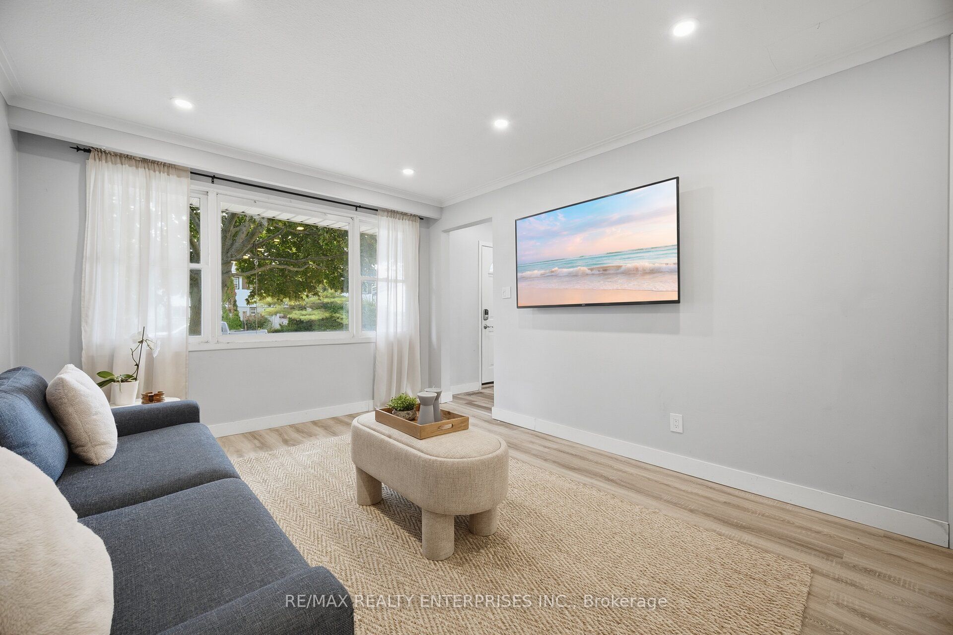 1310 Redbank Crescent Property Photo 8