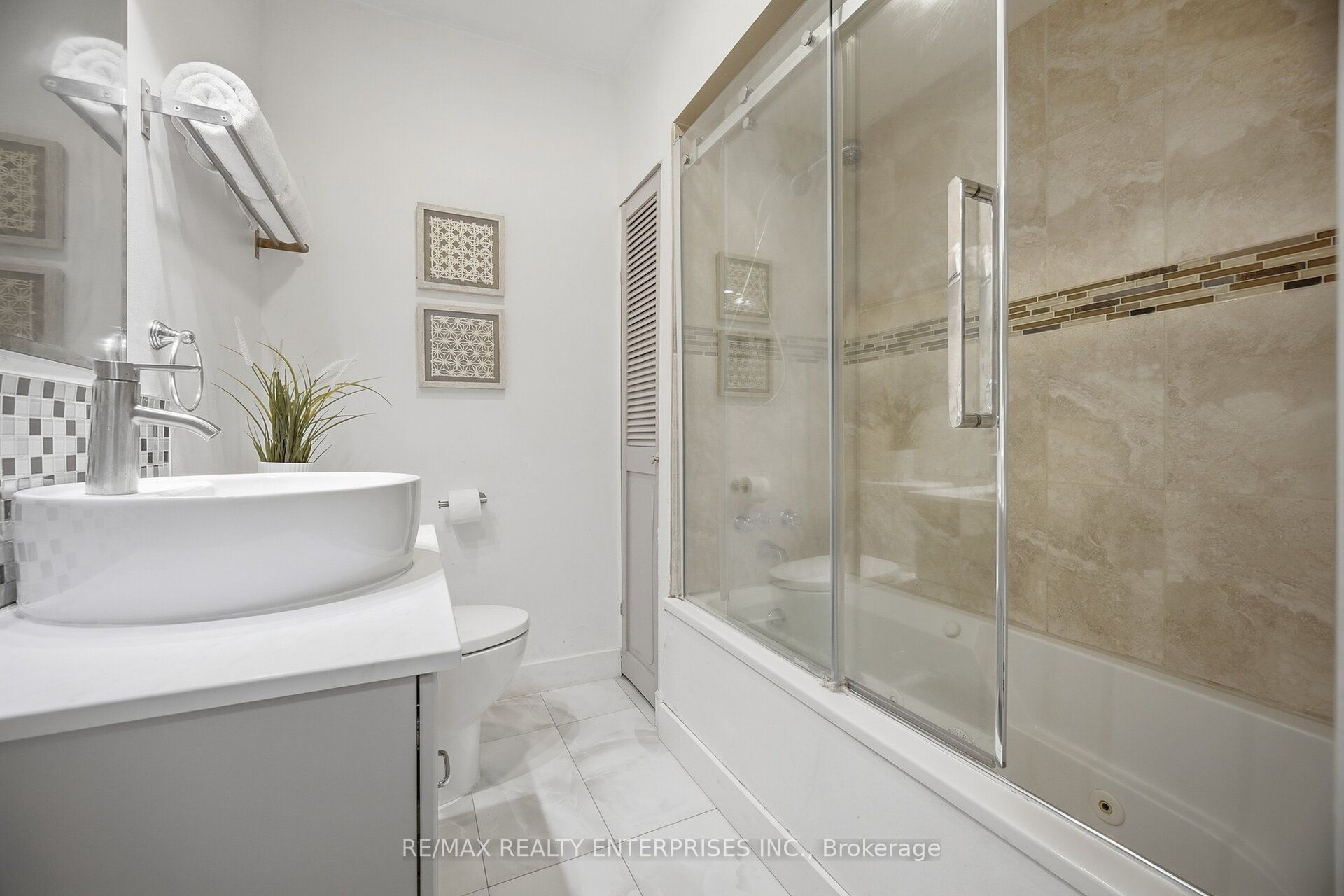 1310 Redbank Crescent Property Photo 13