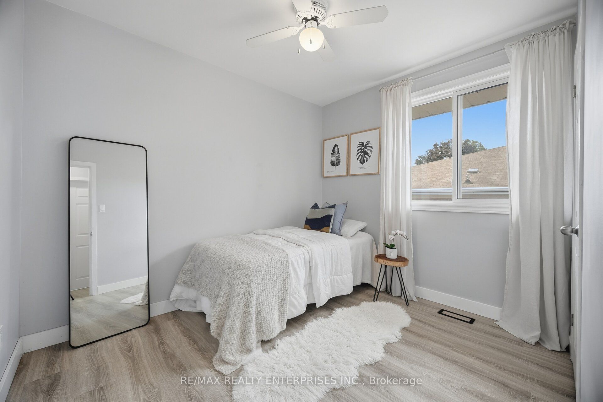 1310 Redbank Crescent Property Photo 14