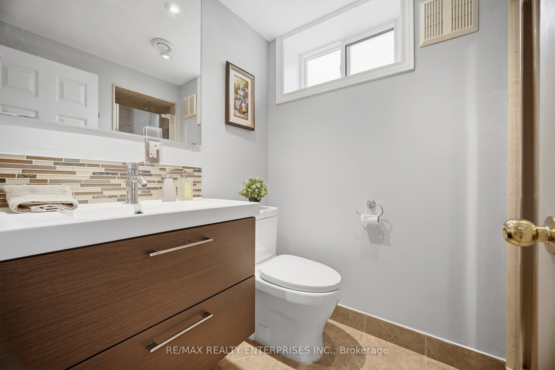 1310 Redbank Crescent Property Photo 18